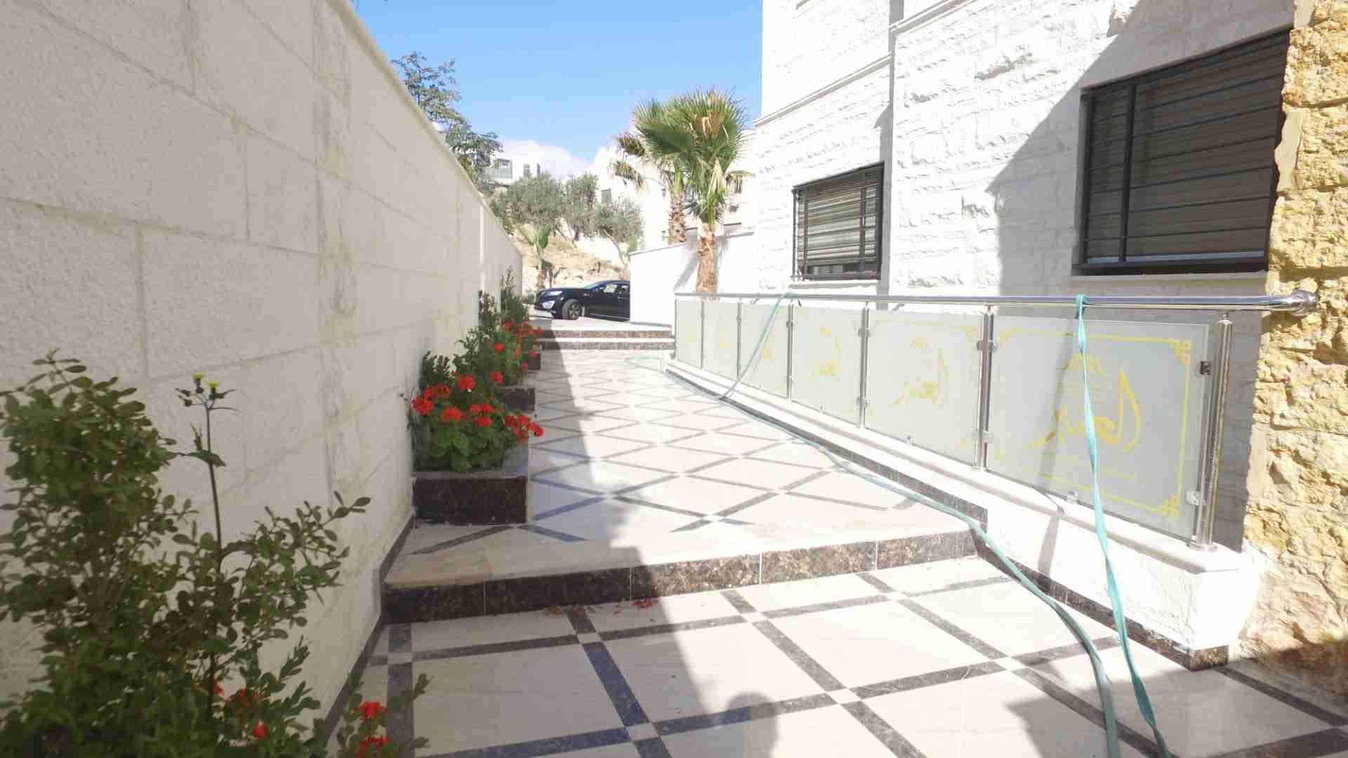 شقة ارضية فاخرة للبيع في الجبيهة ((ام زويتينة)) ومن المالك مباشرة
لا تنسَ أنك شاهدت هذا الإعلان في عنكبوت...
