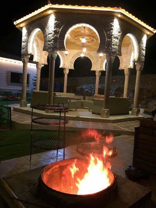 فيلا ومزرعة مبنية على هيئة قصر أندلسي ببيرين
لا تنسَ أنك شاهدت هذا الإعلان في عنكبوت
المبيت م...