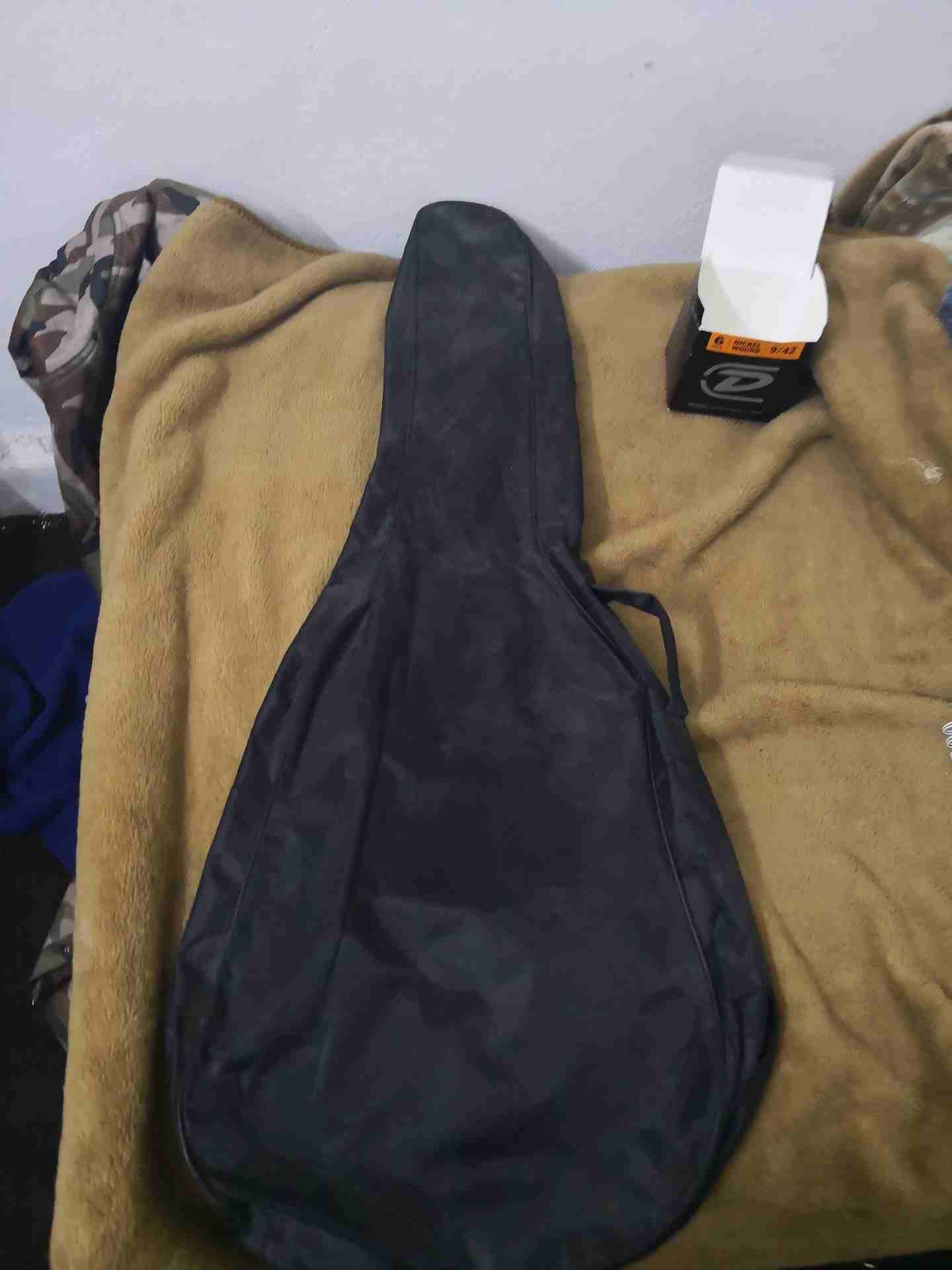 max tone electric guitar Very nice v design black and white
لا تنسَ أنك شاهدت هذا الإعلان في عنكبوت...