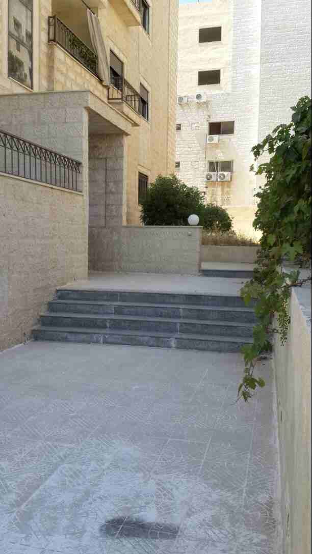 شقه ارضيه مع حديقه واسعه للبيع مساحه 130م في شارع عبدالله غوشه
لا تنسَ أنك شاهدت هذا الإعلان في عنكبوت...