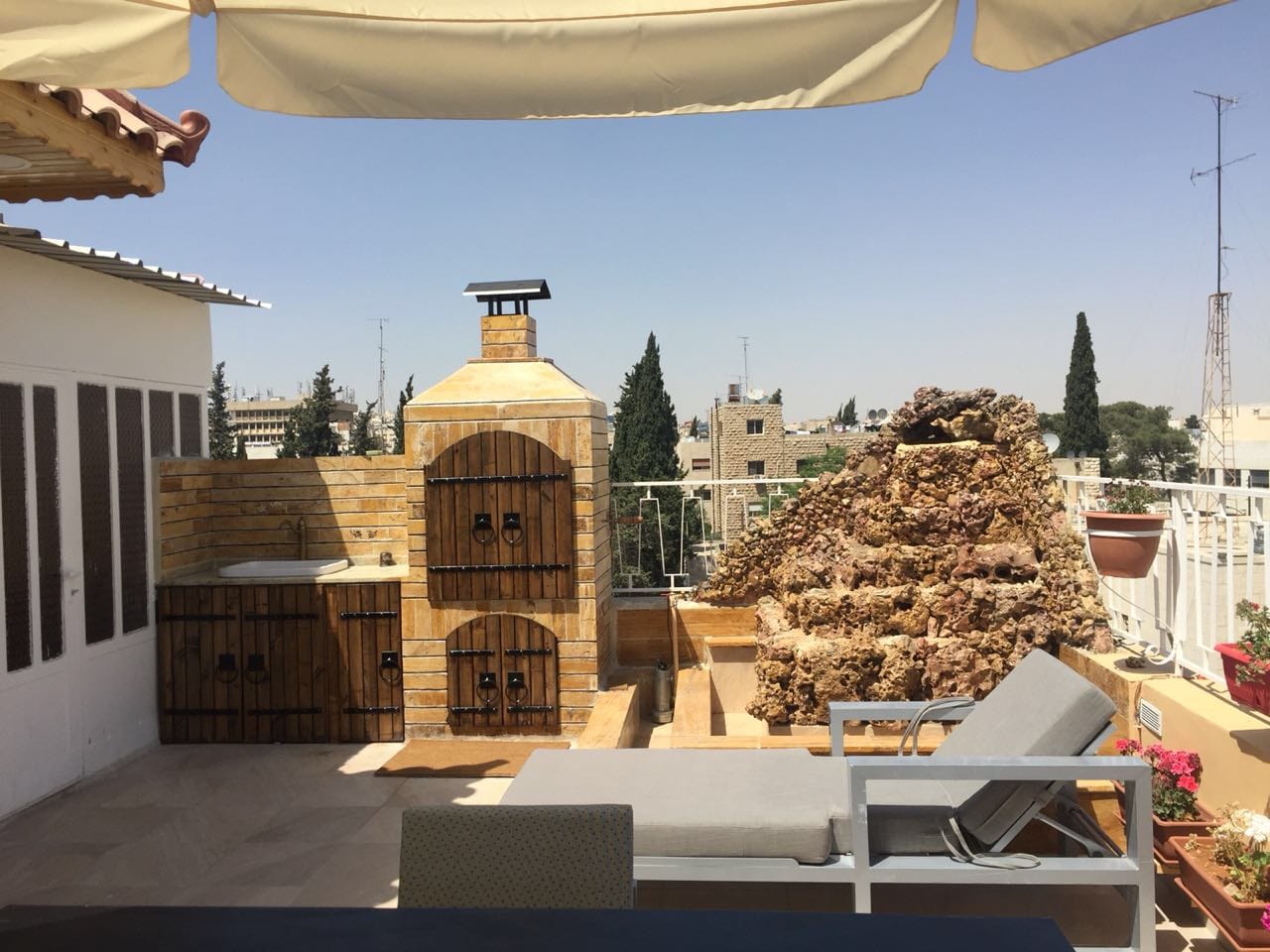 Roof /Penthouse for rent in Weibdeh / اللويبده/ الويبده
لا تنسَ أنك شاهدت هذا الإعلان في عنكبوت...