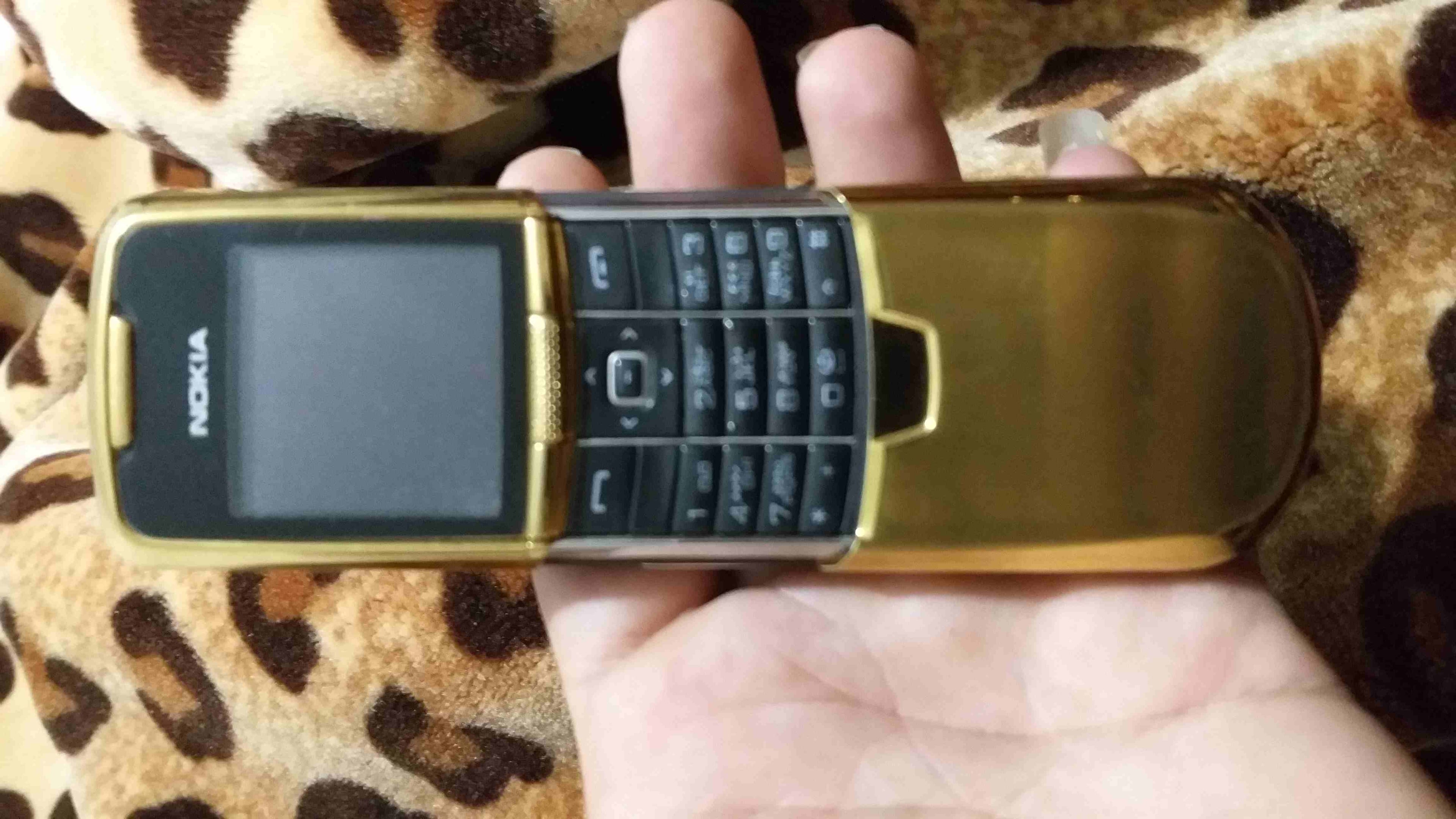 نوكيا 8800
لا تنسَ أنك شاهدت هذا الإعلان في عنكبوت
نوكيا بحاله ممتازه جدا مع شاحنه الاصلي...