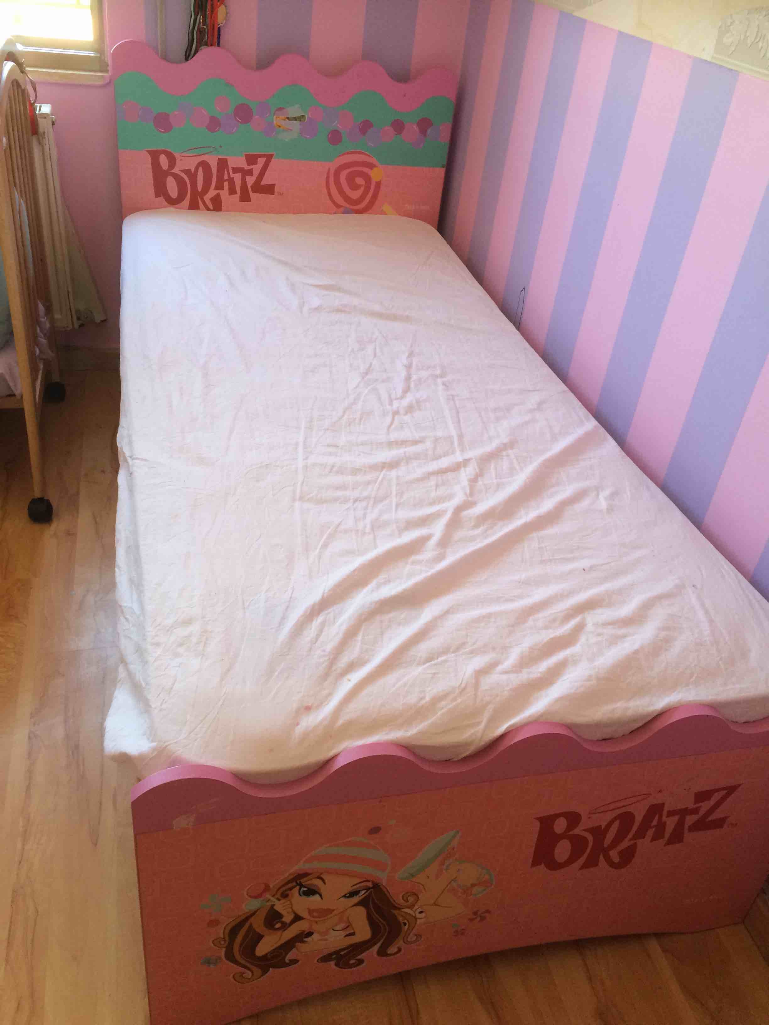غرفة نوم نوع BRATZ اصليه
لا تنسَ أنك شاهدت هذا الإعلان في عنكبوت
تخت عدد واحد وكومدينه وخزانه...