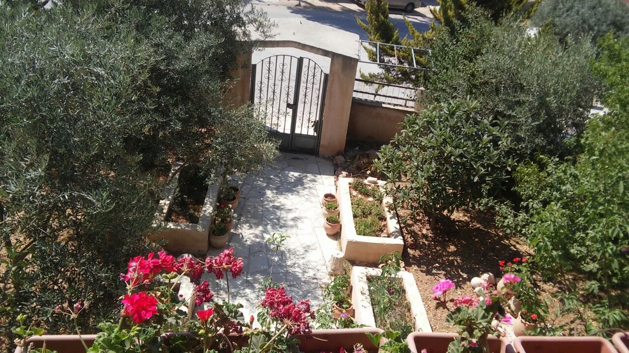بيت شبه فيلا للبيع ماحص
لا تنسَ أنك شاهدت هذا الإعلان في عنكبوت
بيت مستقل للبيع مكون من طابقي...