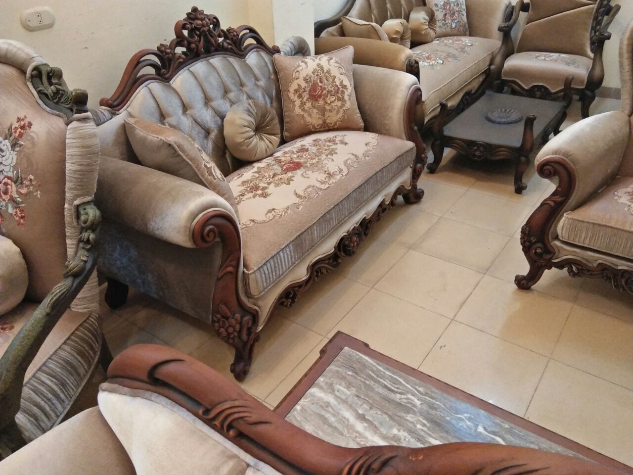 طقم كنب حفر
لا تنسَ أنك شاهدت هذا الإعلان في عنكبوت
كنب حفر شغل نخب اول من كل اشي
سبع مقاعد...