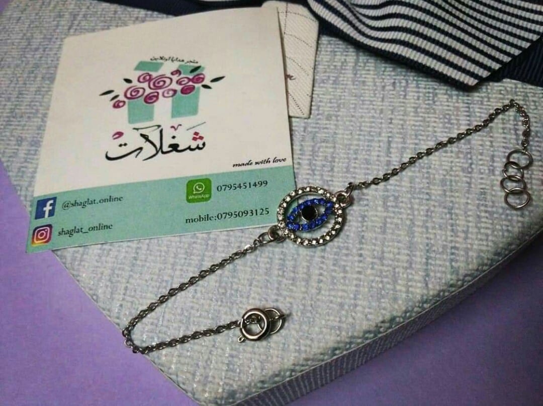 بوكس لحدا بحب اللون الأزرق
لا تنسَ أنك شاهدت هذا الإعلان في عنكبوت
بوكس لحدا بحب اللون الأزرق...