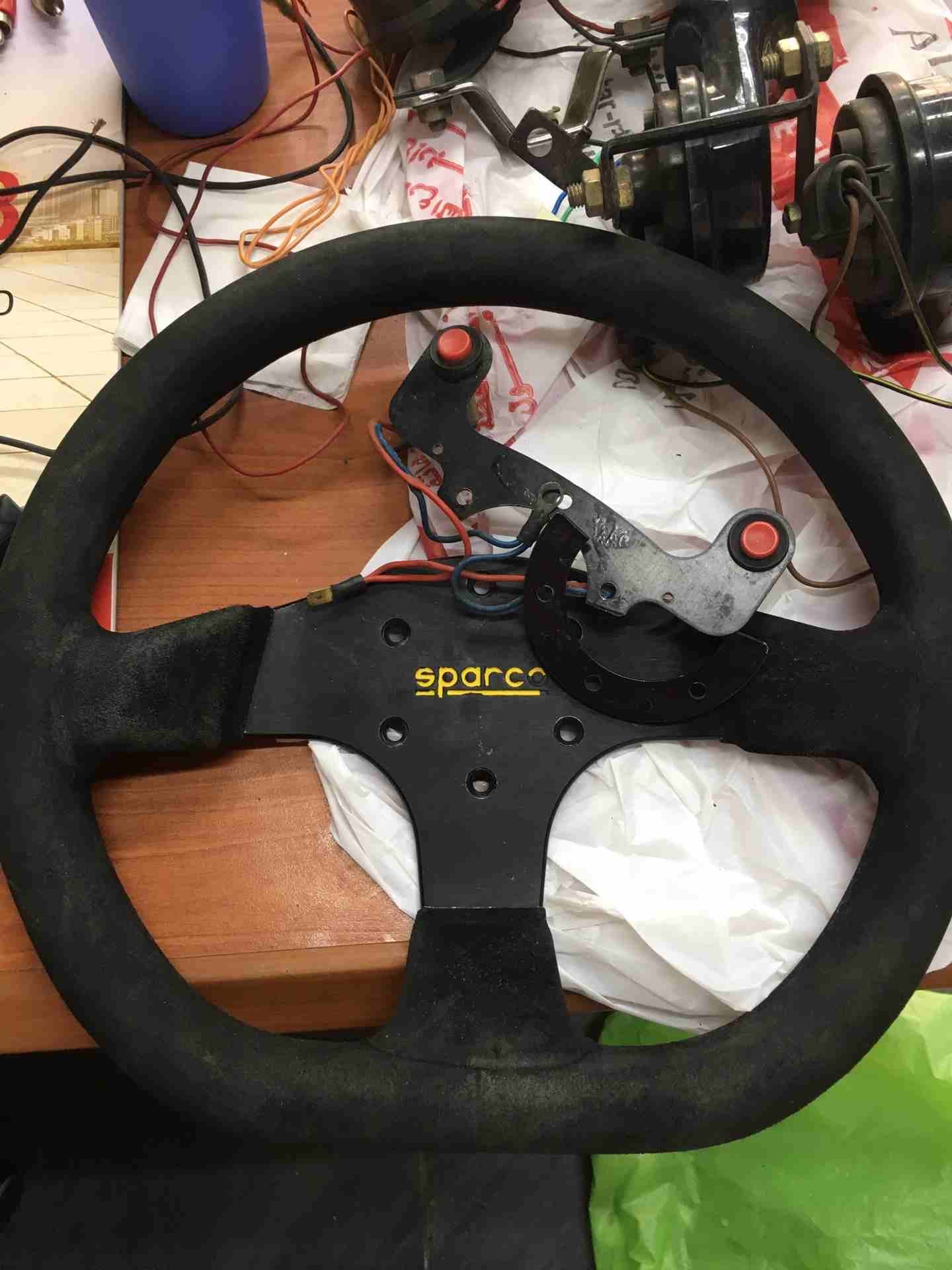 طارات ستيرنح رياضي مميز أصلي MOMO / Sparco / Nardi
لا تنسَ أنك شاهدت هذا الإعلان في عنكبوت
بحالة...