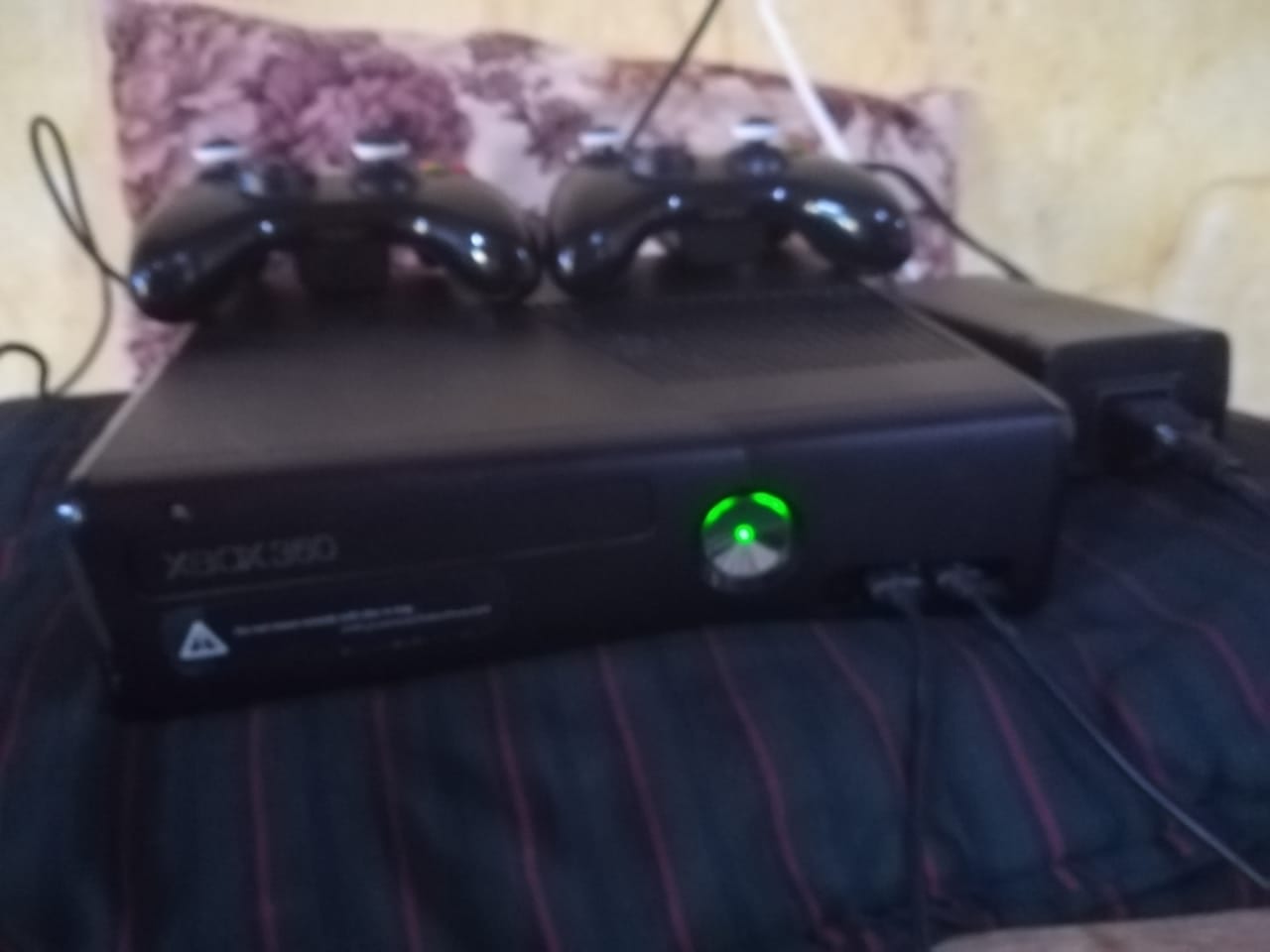 بسعر حرق ..xbox360 معدله نازل عليها 40 لعبة ومعها ادتين
لا تنسَ أنك شاهدت هذا الإعلان في عنكبوت...