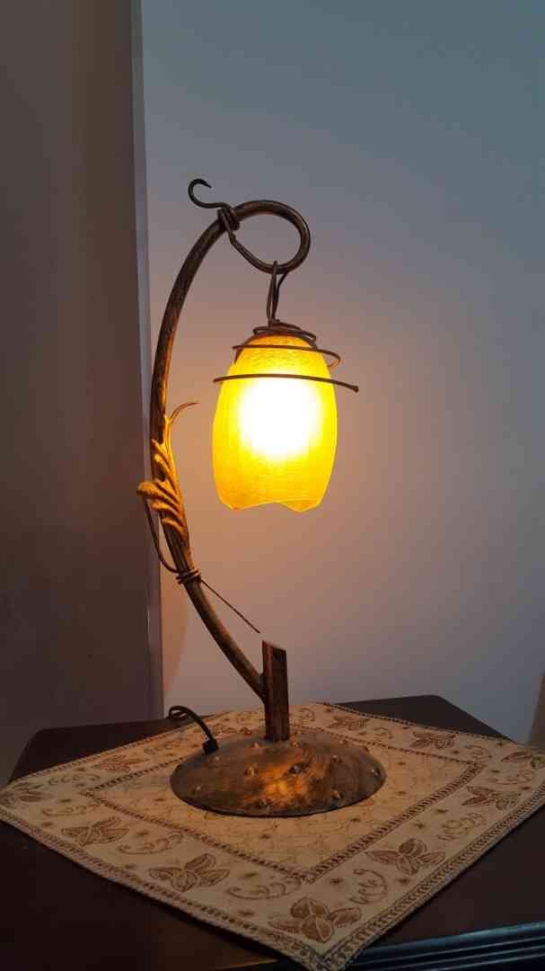 Table Lamp جميل بسعر حلو للبيع
لا تنسَ أنك شاهدت هذا الإعلان في عنكبوت
-تيبل لامب منحوت بطريق...