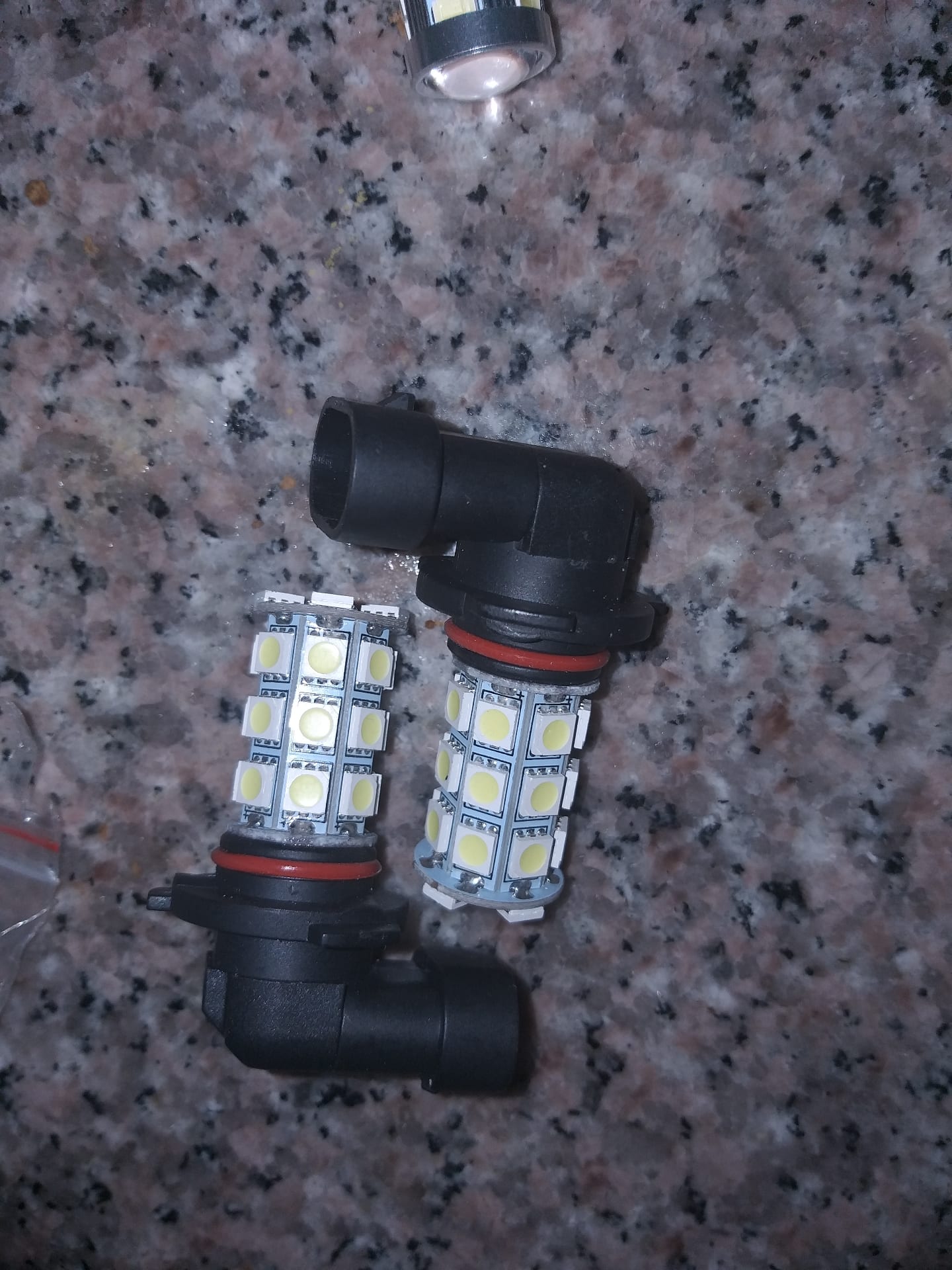 أضويه ليد
لا تنسَ أنك شاهدت هذا الإعلان في عنكبوت
أضويه ليد داخلية السيارة قياس 39mm
و
اضويه...