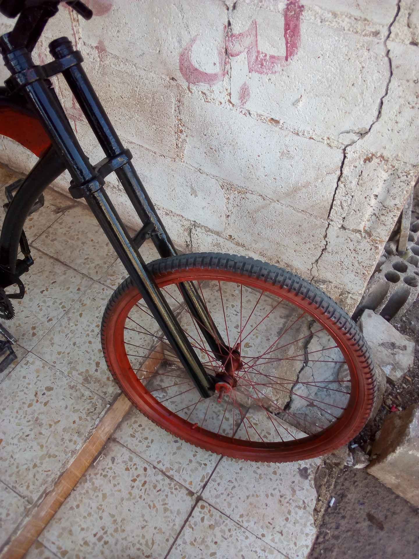 بسكليت (هارلي)
لا تنسَ أنك شاهدت هذا الإعلان في عنكبوت
البسكليت تب نضافه دهان جديد كوشوك خلفي...