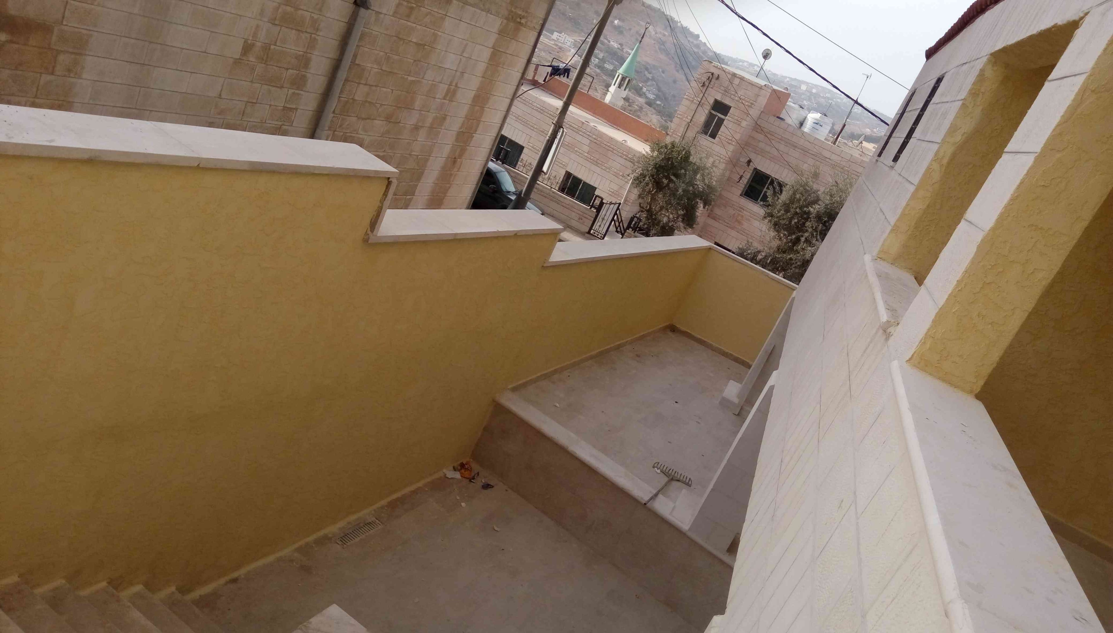 قصاره الاسبانيه الملونه _ ارضيات خرسانيه ملونه''
لا تنسَ أنك شاهدت هذا الإعلان في عنكبوت...