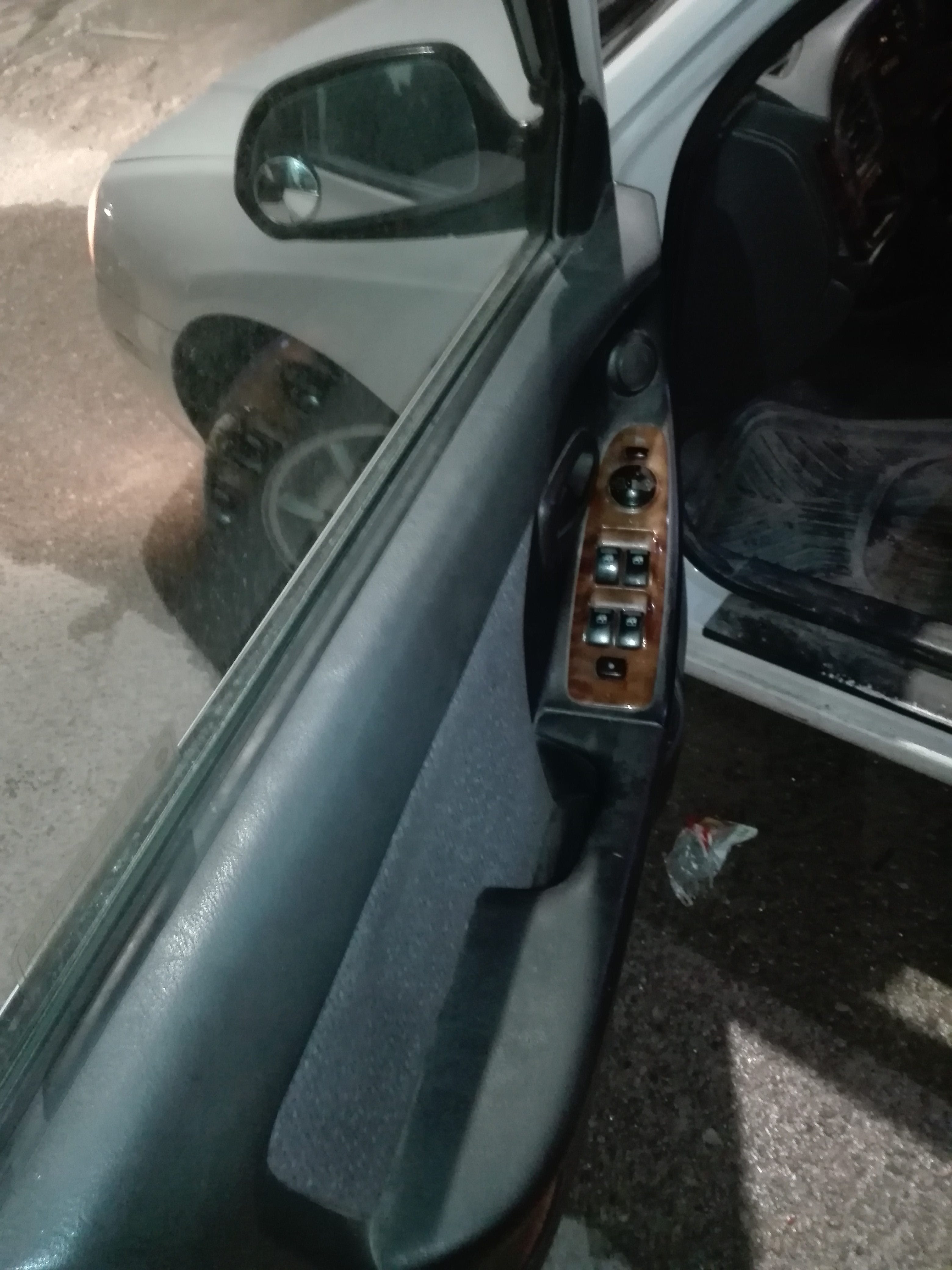 هيونداي افانتي xD 2000
لا تنسَ أنك شاهدت هذا الإعلان في عنكبوت
اكس دي
ديلوكس
فحص خلفي جيد...