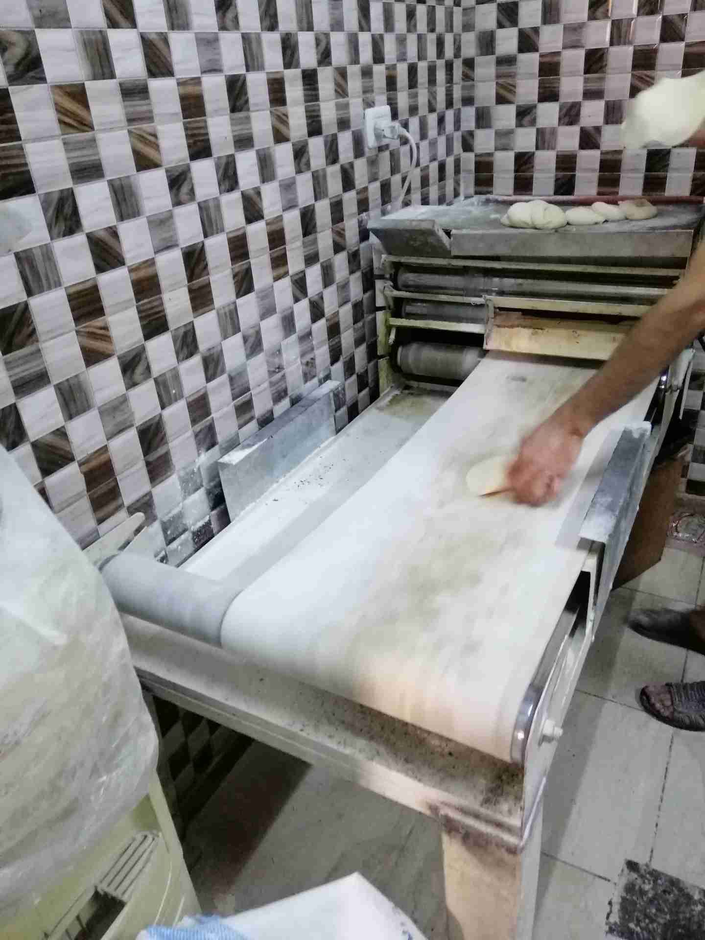 محل معجنات للبيع بطلبياته/ في مخيم الحسين
لا تنسَ أنك شاهدت هذا الإعلان في عنكبوت
محل معجنات...