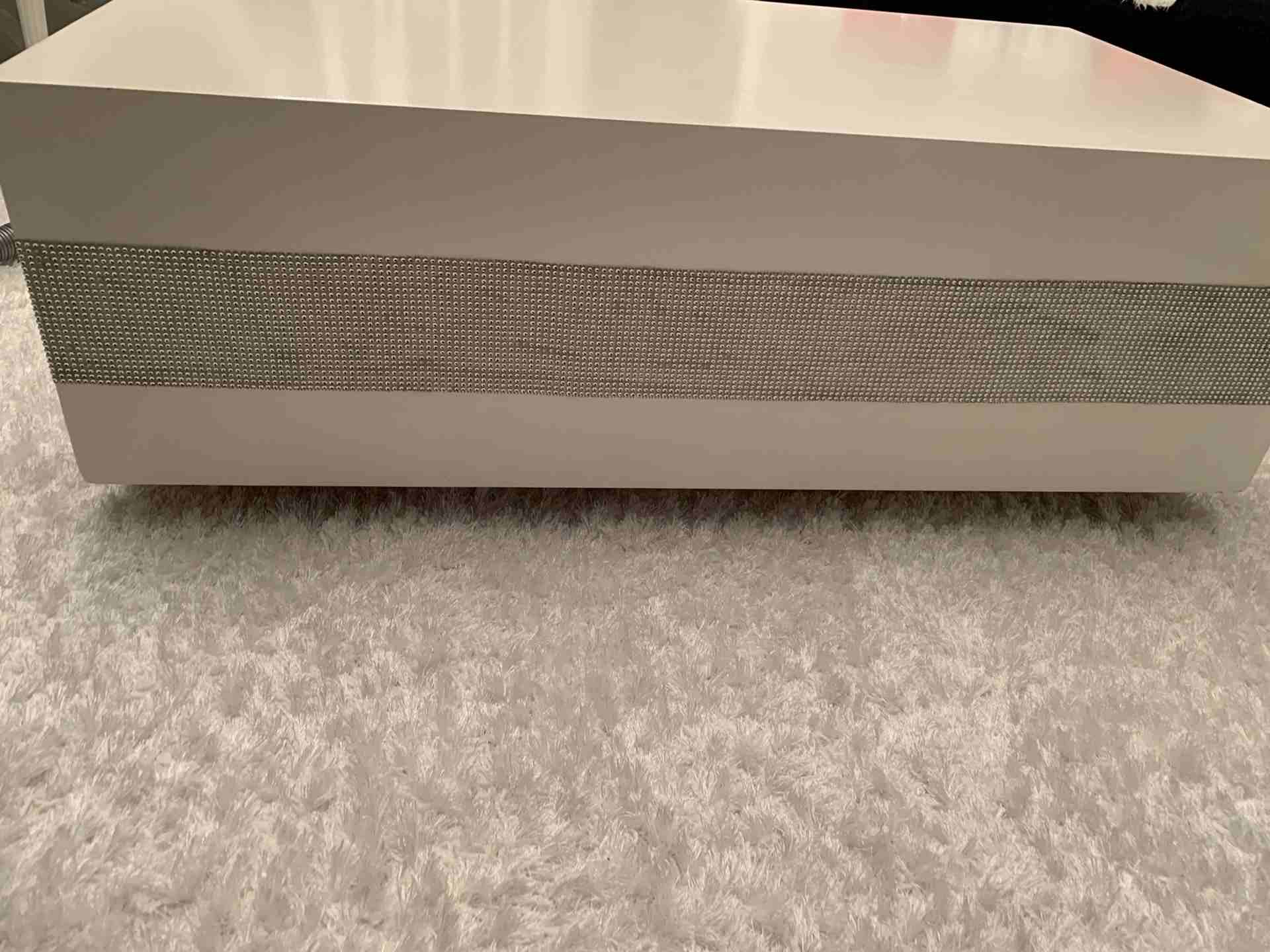 طاولة صالون
لا تنسَ أنك شاهدت هذا الإعلان في عنكبوت
طاولة لون ابيض جديدة حجم 60x110 cm
مع ستراز...