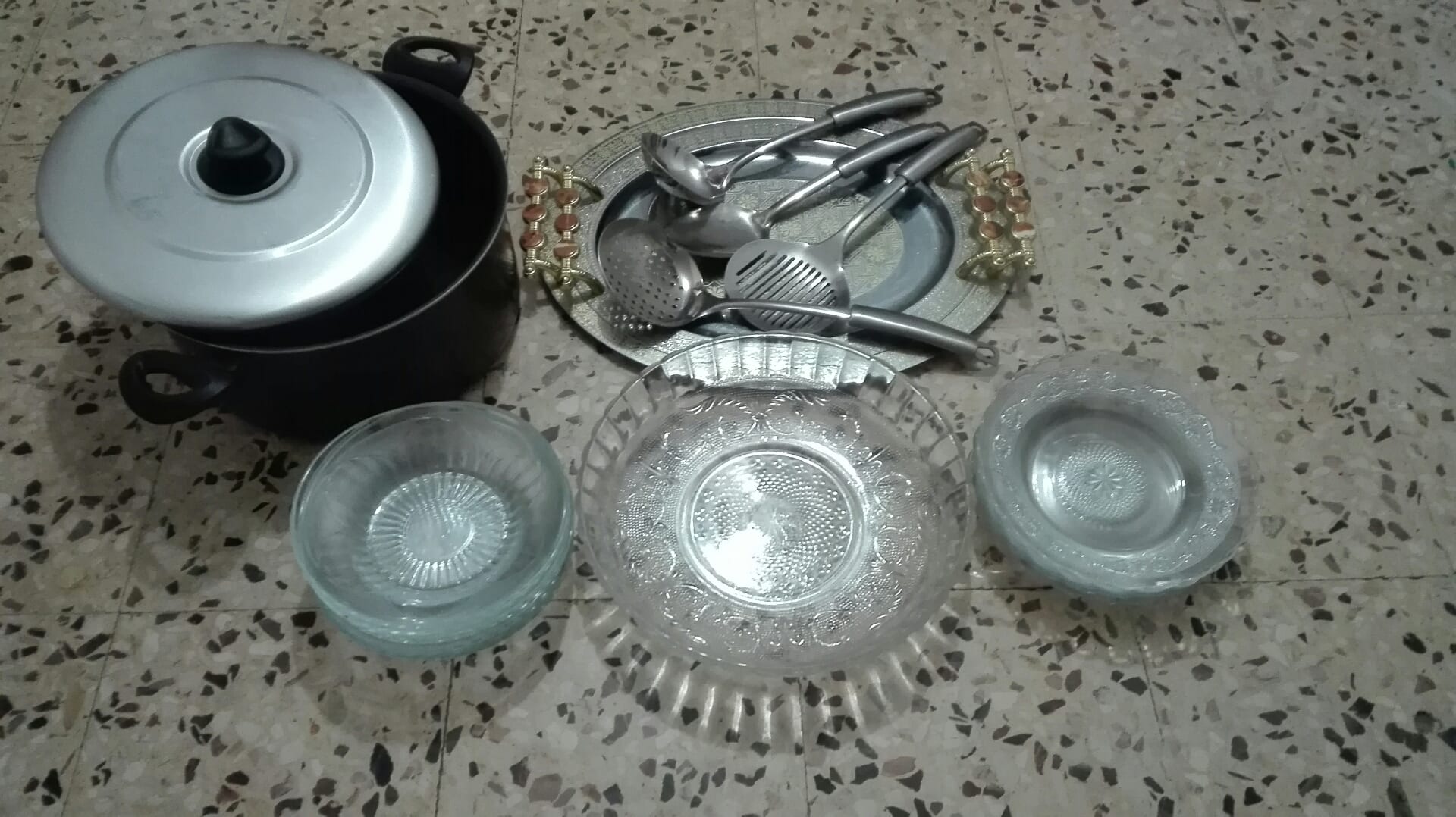 12 صحن 12 فنجان نسكافيه حجم وسط 12 كاسه شاي صواني شاي عصير 4 كفاكير طبج
لا تنسَ أنك شاهدت هذا الإعلان في عنكبوت...