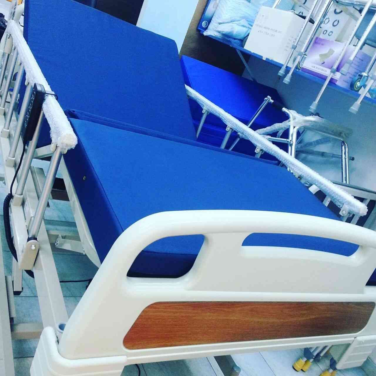 تخت مرضى الكتروني يعمل على الكهرباء
لا تنسَ أنك شاهدت هذا الإعلان في عنكبوت
تخت طبي كهربائي ج...