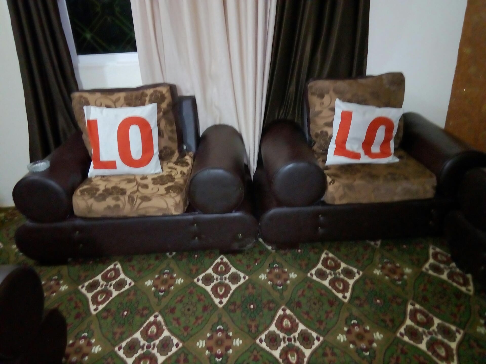 10اطقم كنب البيع كامل بسعر 1300دينار
لا تنسَ أنك شاهدت هذا الإعلان في عنكبوت
البيع كامل...