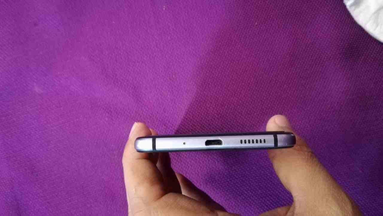 HUAWEI P 10 LITE
لا تنسَ أنك شاهدت هذا الإعلان في عنكبوت
معاه كرتونه وشاحن وباك كفر ولزق...
