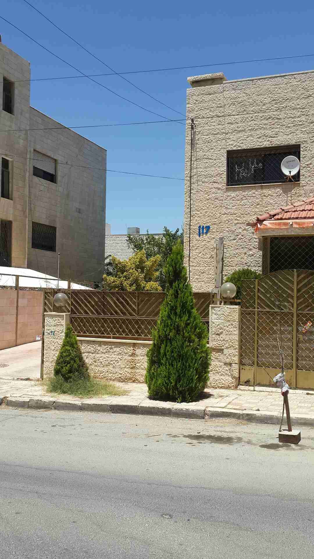 فيلا للبيع خلدا خلف المدارس الانجليزيه مساحه الأرض 400م البناء 350
لا تنسَ أنك شاهدت هذا الإعلان في عنكبوت...