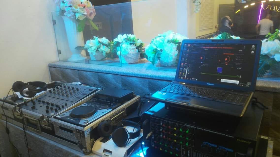 مركز Dance Floor لجميع مناسباتكم : تصوير × Dj
لا تنسَ أنك شاهدت هذا الإعلان في عنكبوت...