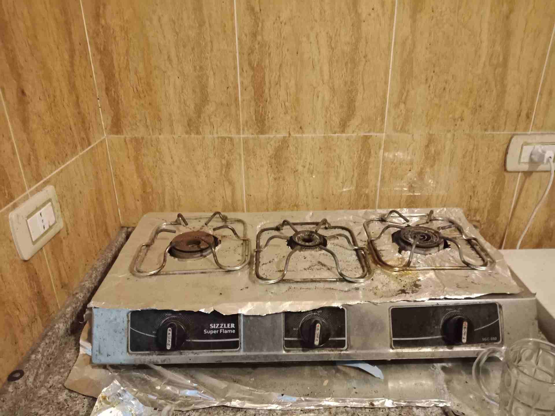 غاز ثلث عيون
لا تنسَ أنك شاهدت هذا الإعلان في عنكبوت
عشر دنانير
-...