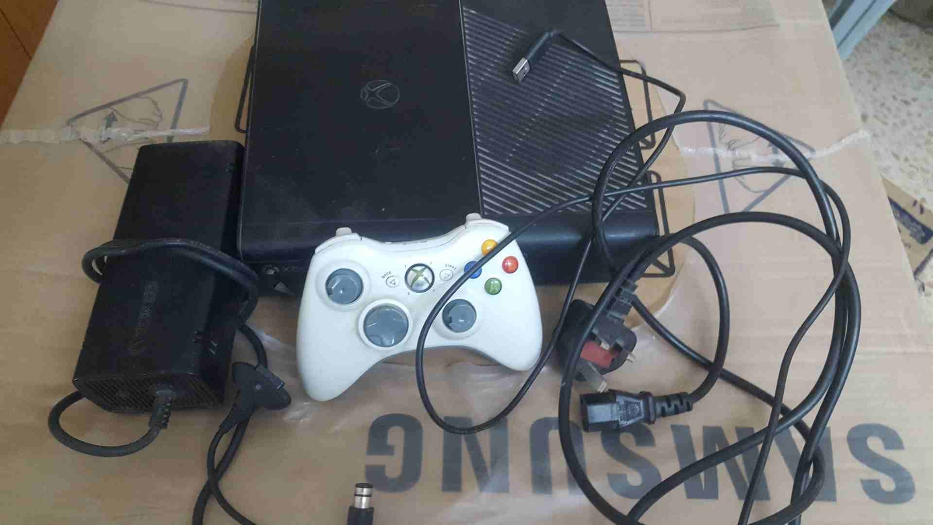 xbox 360 احدث اصدار معدله
لا تنسَ أنك شاهدت هذا الإعلان في عنكبوت
xbox 360 عليها تقريبا 20 لعبه ف...