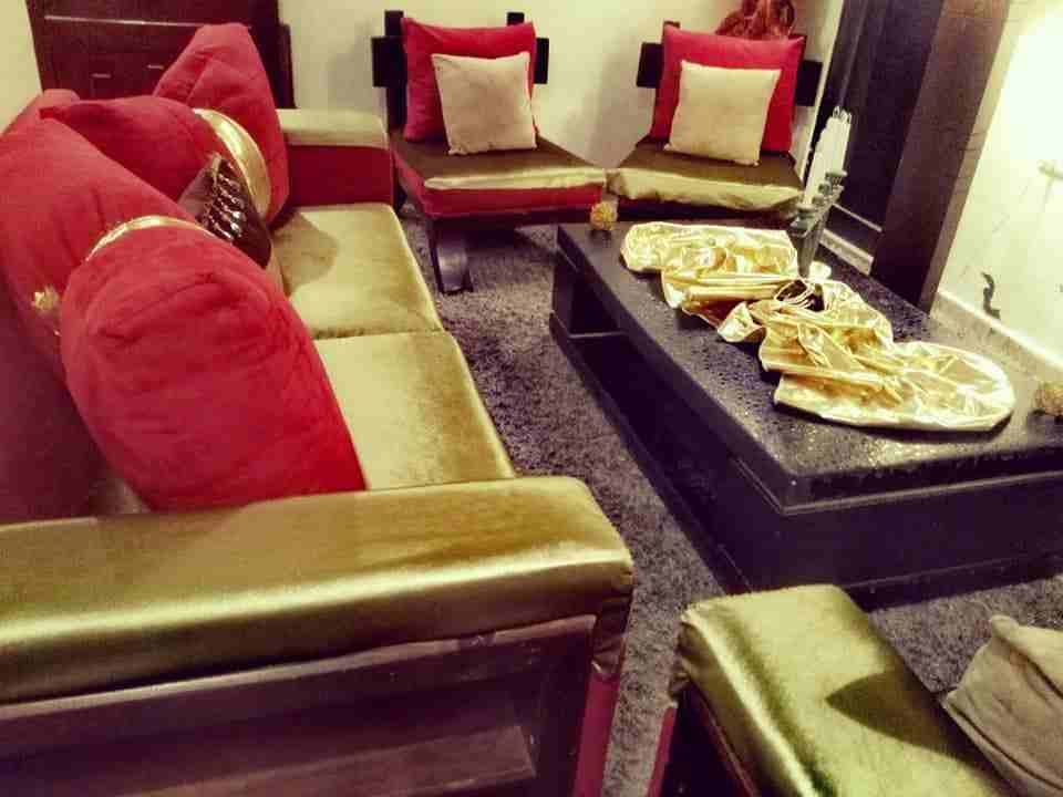 طقم كنب تركي راقي جدا وجميل مفصل تفصيل خشب سويدي ثقيل مع طاولة وسط لاصحاب الذوق
لا تنسَ أنك شاهدت هذا الإعلان في عنكبوت...