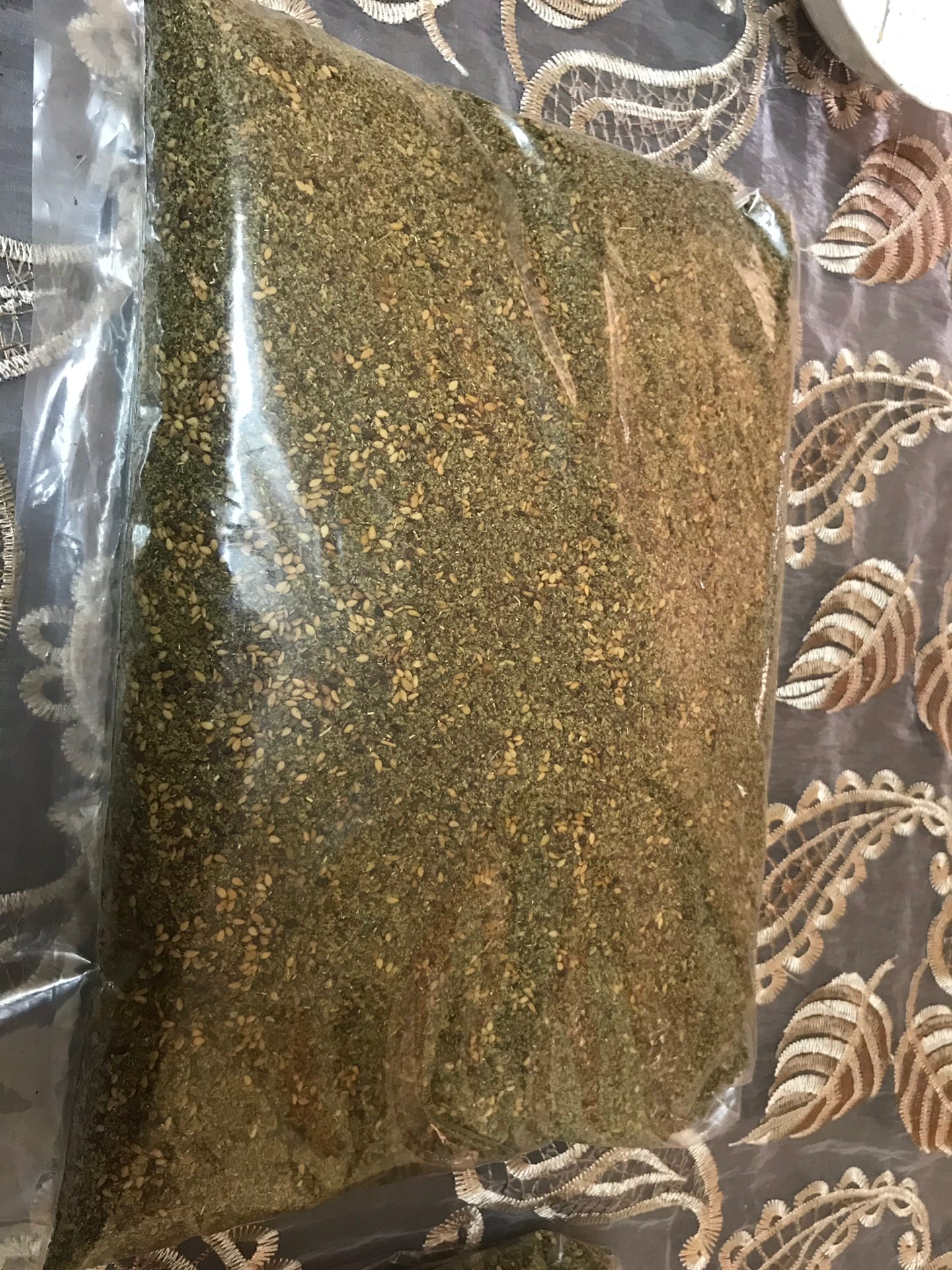 زيت ومقدوس للبيع
لا تنسَ أنك شاهدت هذا الإعلان في عنكبوت
كيلو المقدوس البلدي بجوز وشطة وفليفل...