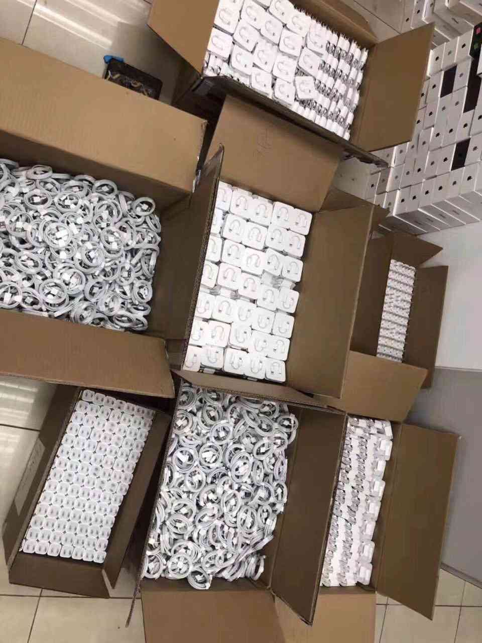 شواحن للايفون
لا تنسَ أنك شاهدت هذا الإعلان في عنكبوت
سماعات ايفون x اصلي كرتونة
وصلة سماع...