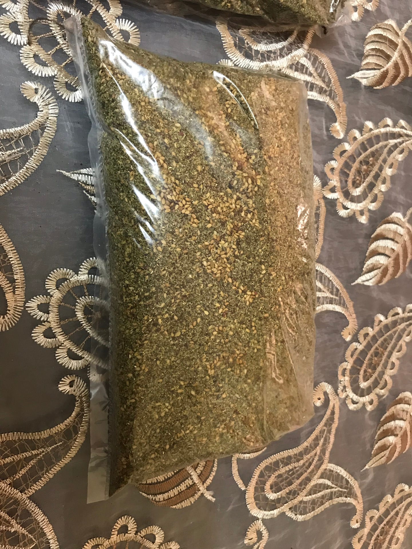 زيت ومقدوس للبيع
لا تنسَ أنك شاهدت هذا الإعلان في عنكبوت
كيلو المقدوس البلدي بجوز وشطة وفليفل...