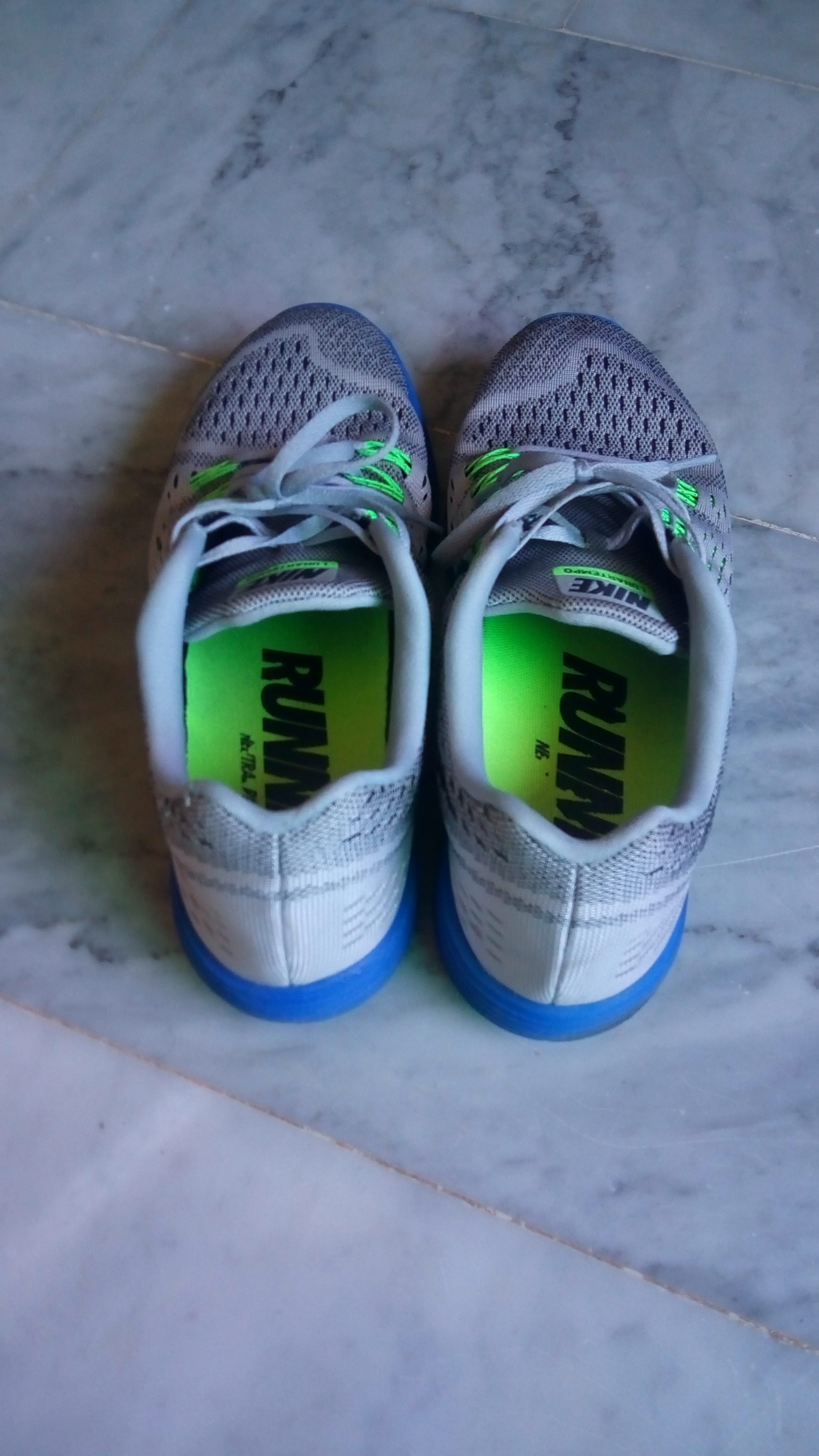 Adidas , Nike , Levi's , h & m
لا تنسَ أنك شاهدت هذا الإعلان في عنكبوت
شوزات ماركات...