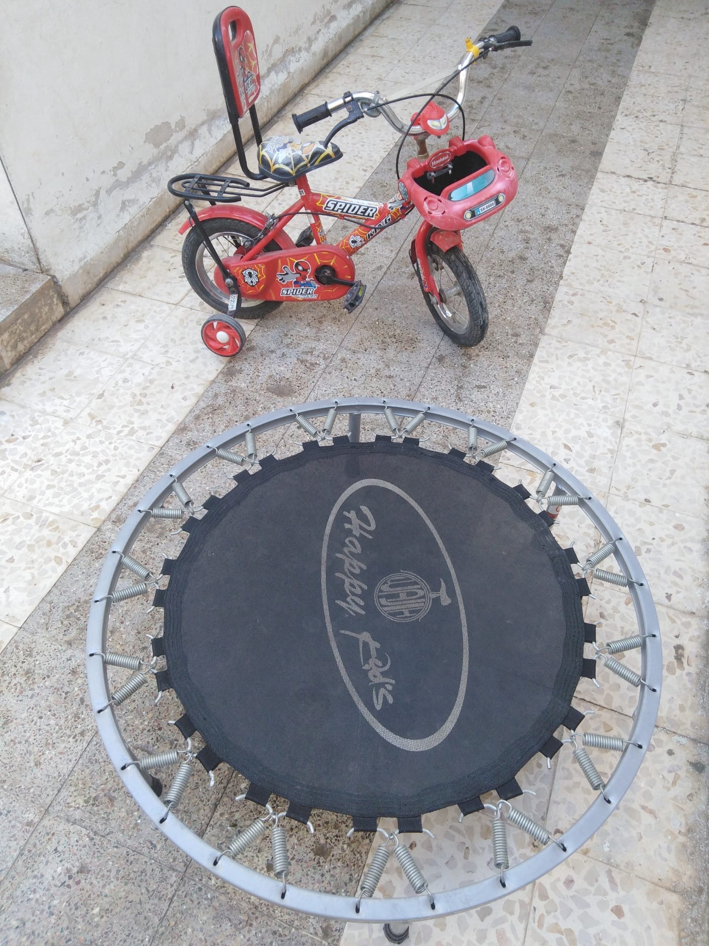 للبيع في حي رمزي
لا تنسَ أنك شاهدت هذا الإعلان في عنكبوت
للبيع
البسكليت لتحت العشر سنوات........