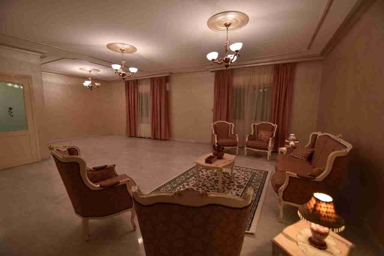 شقة فاخرة مفروشة للايجار دير غبار بسعر مغري 200 متر
لا تنسَ أنك شاهدت هذا الإعلان في عنكبوت
ش...