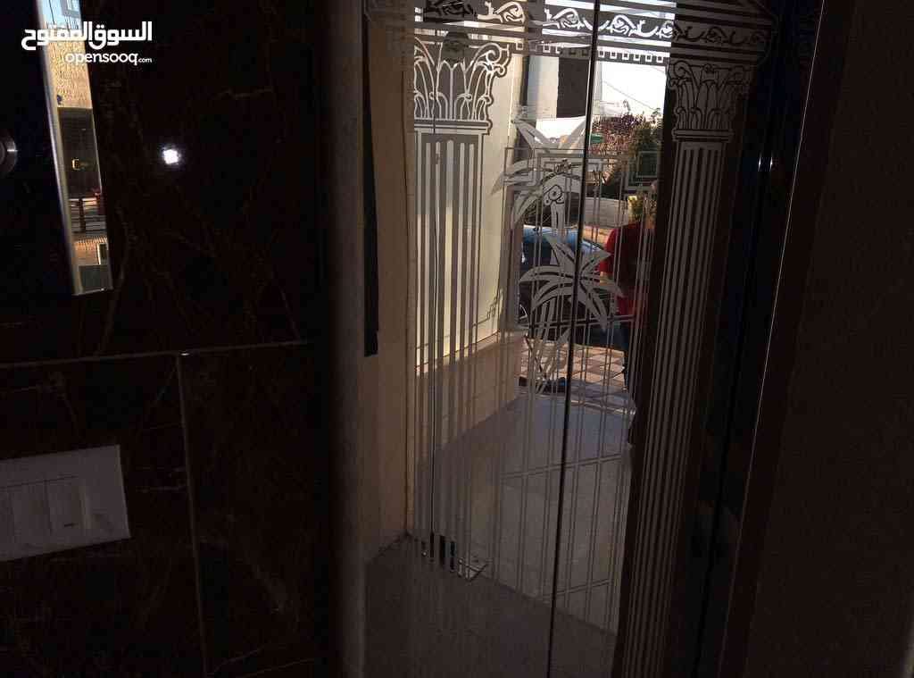 شقه للايجار بديرغبار مع تراس امامي غرفتين صالون بلكونه حمامين مخدومه بمصعد وكراج 4500 سنودفعات
لا تنسَ أنك شاهدت هذا الإعلان في عنكبوت...
