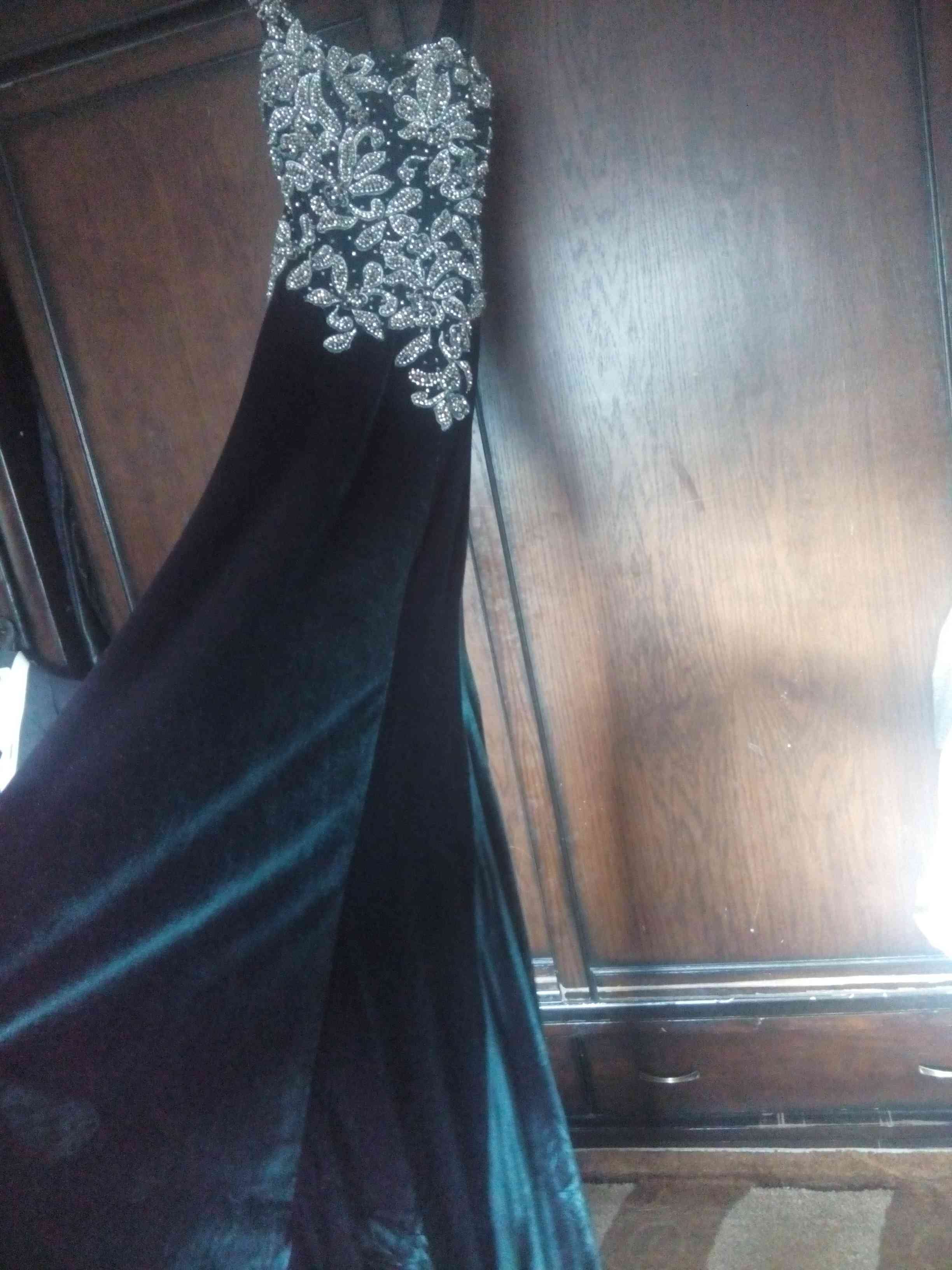 حصان اخضر زيتي مخمل موديل جديد للايجار او للبيع للايجار ب 20 دينار للبيع ب 40
لا تنسَ أنك شاهدت هذا الإعلان في عنكبوت...