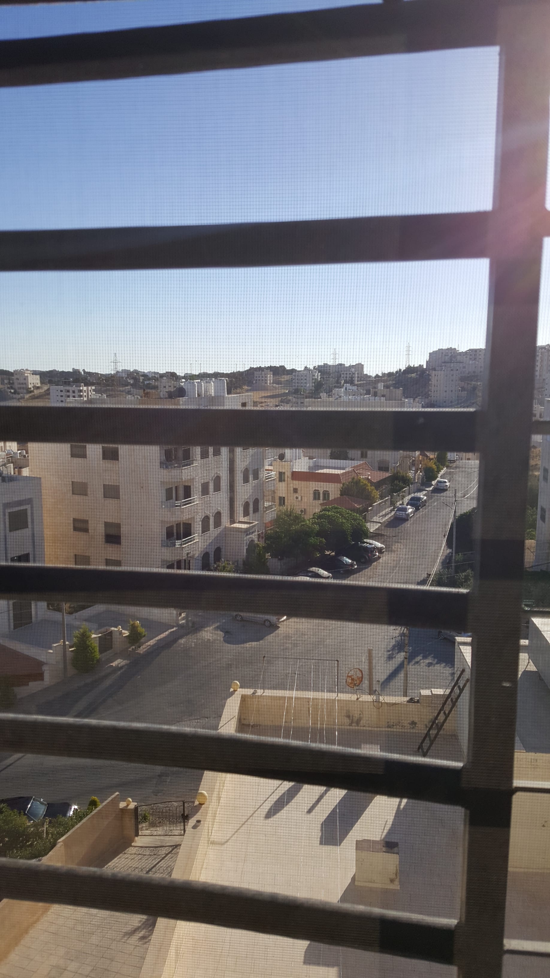 شقة مع روف من المالك مباشرة،بداعي السفر ،جديدة لم تسكن بعد.
لا تنسَ أنك شاهدت هذا الإعلان في عنكبوت...
