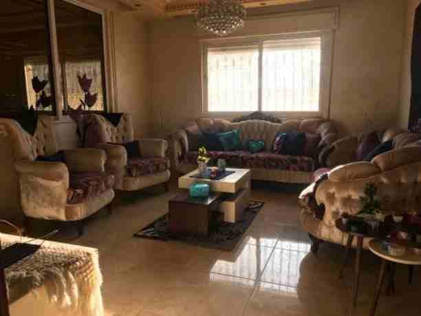 منزل للبيع ب ابو علندا اسكان الكهرباء 240 متر
مساحة الارض 500 متر
بير ماء تراس
كراج سيارة عدد 2
2 نوم كل غرفة ٥متر مع حمام
غرفة نوم ماستر ٦متر مع حمام
غرفة معيشة مع فير بليس
مطبخ أمريكي نوع الخشب...