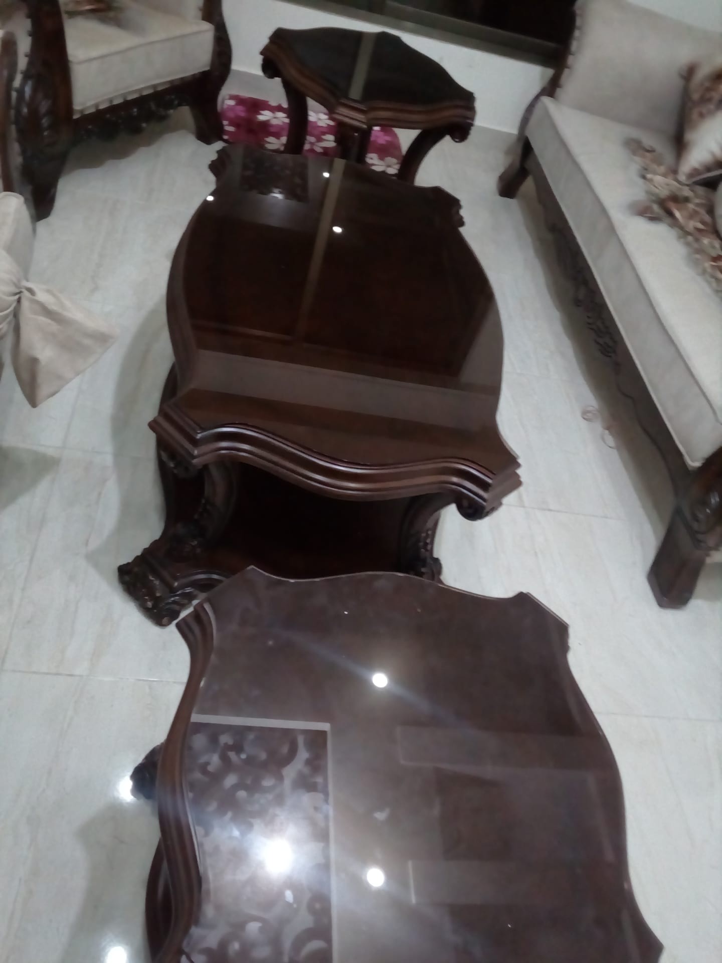 طقم كنب زائد طقم طاولات زائد غرفه شبابيه فاخر جدا جدا
لا تنسَ أنك شاهدت هذا الإعلان في عنكبوت...