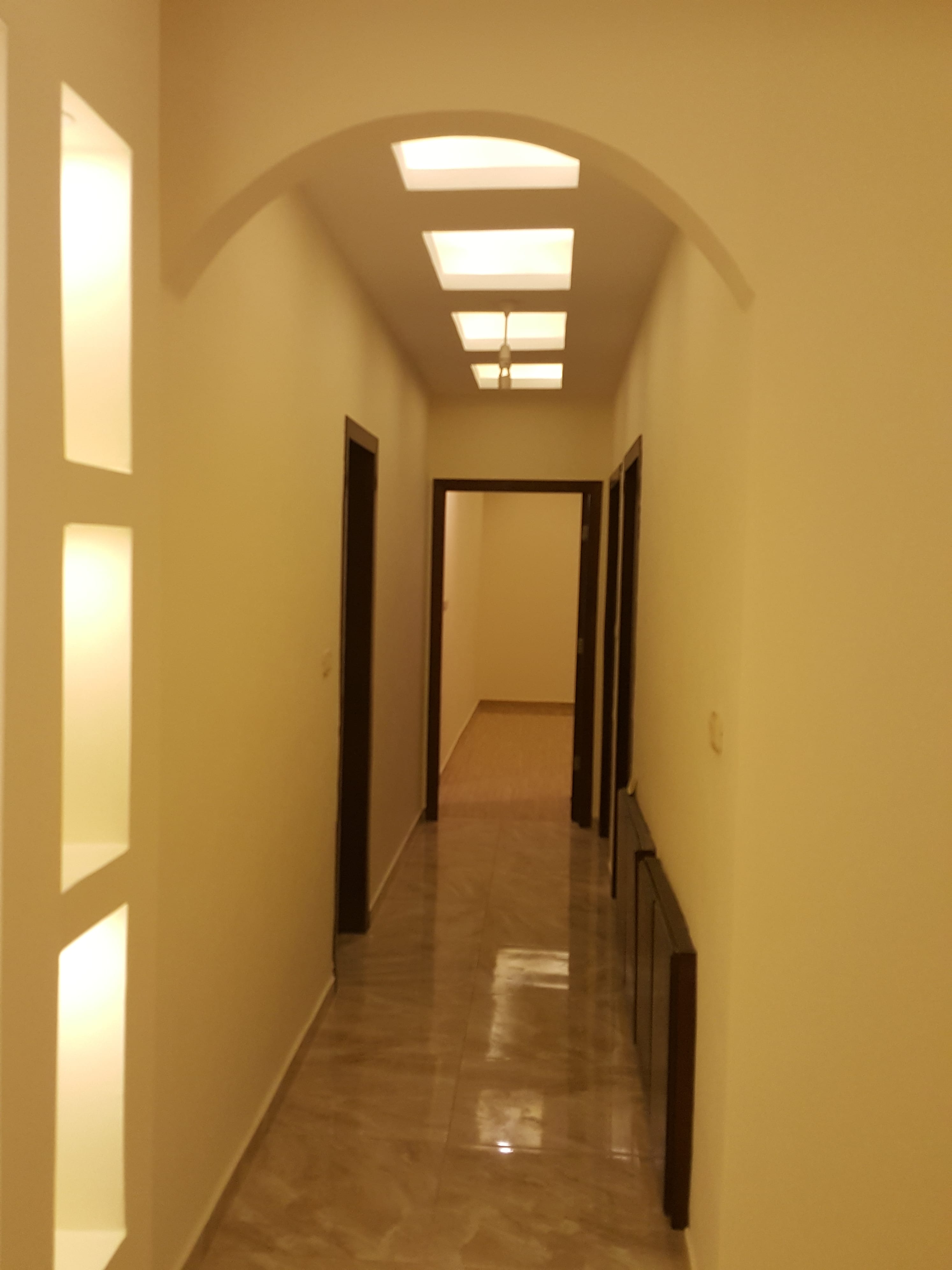 شقة مع روف من المالك مباشرة،بداعي السفر ،جديدة لم تسكن بعد.
لا تنسَ أنك شاهدت هذا الإعلان في عنكبوت...