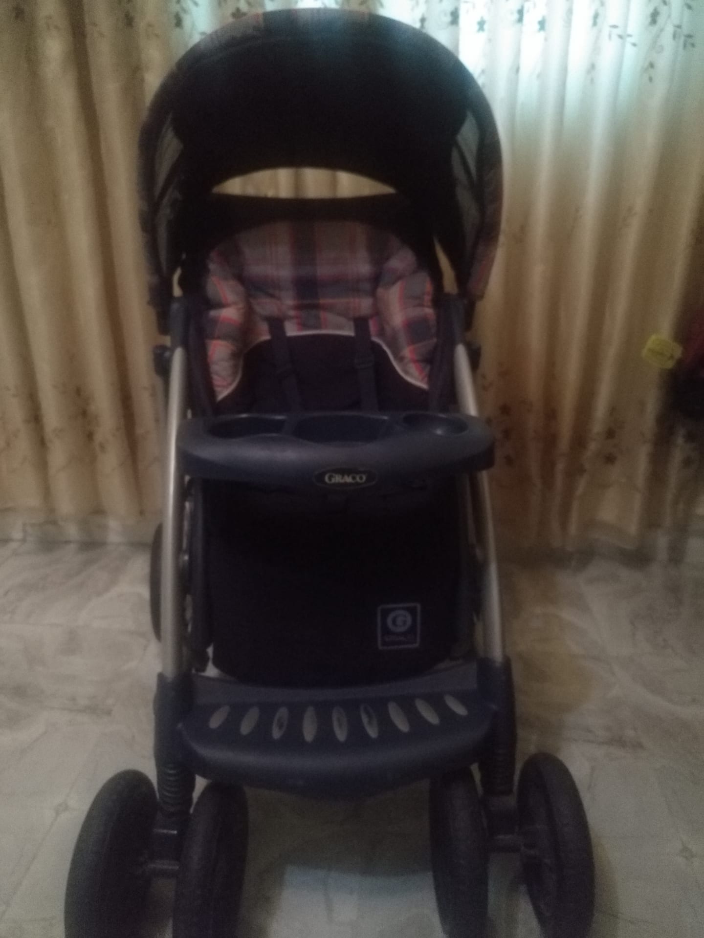 عربايةGraco
لا تنسَ أنك شاهدت هذا الإعلان في عنكبوت
عرباية فخمة ماركة Graco بحال الجديد فيها...