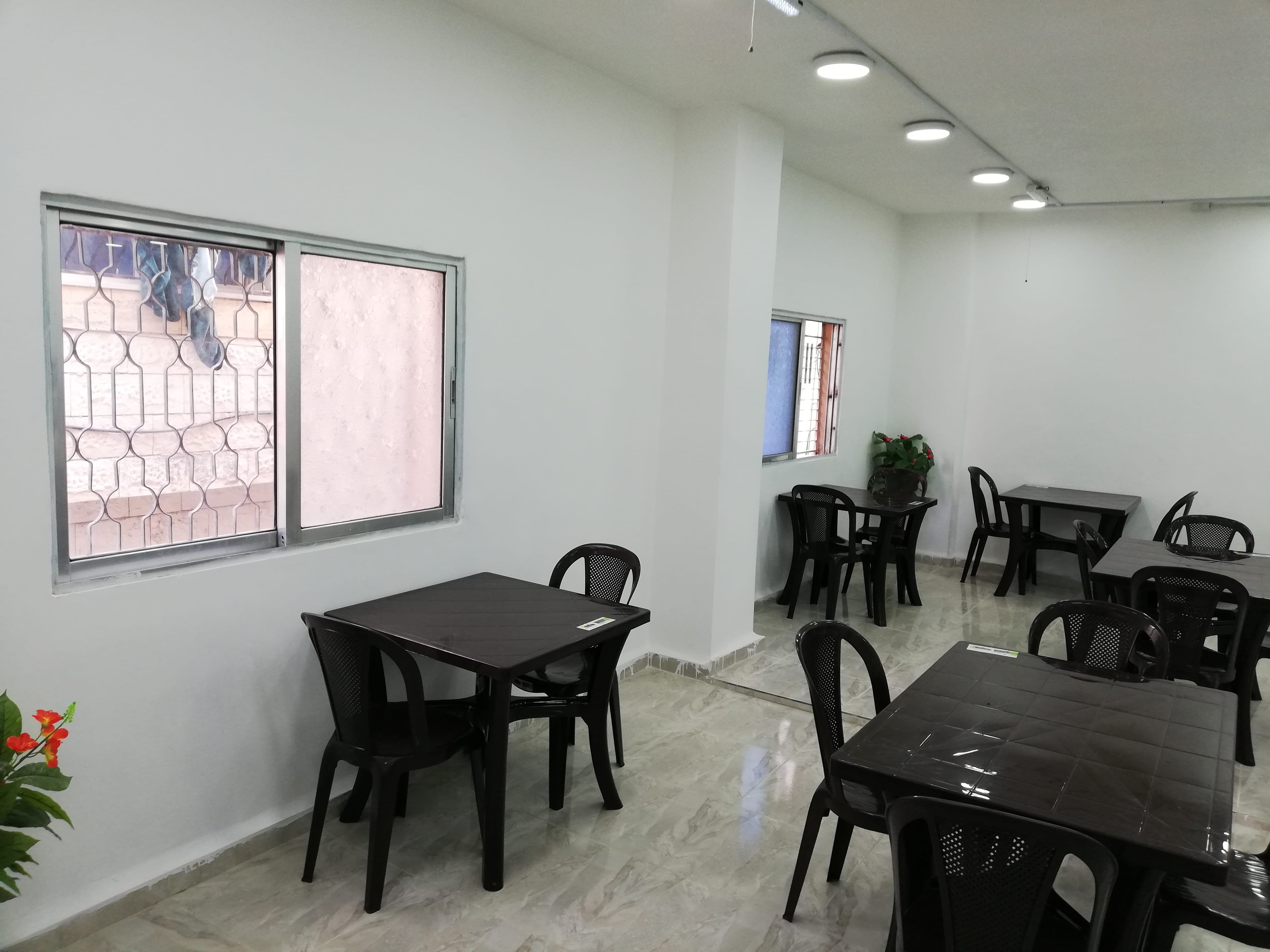 مطعم وملحمه وصاله معهم ديكورات وتشطيب جديد
لا تنسَ أنك شاهدت هذا الإعلان في عنكبوت
المطعم مج...
