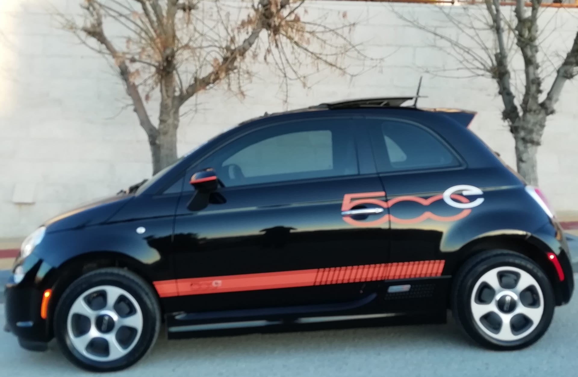 فيات كهرباء بانوراما 500e جمرك جديد 2015
لا تنسَ أنك شاهدت هذا الإعلان في عنكبوت
فيات كهرباء...