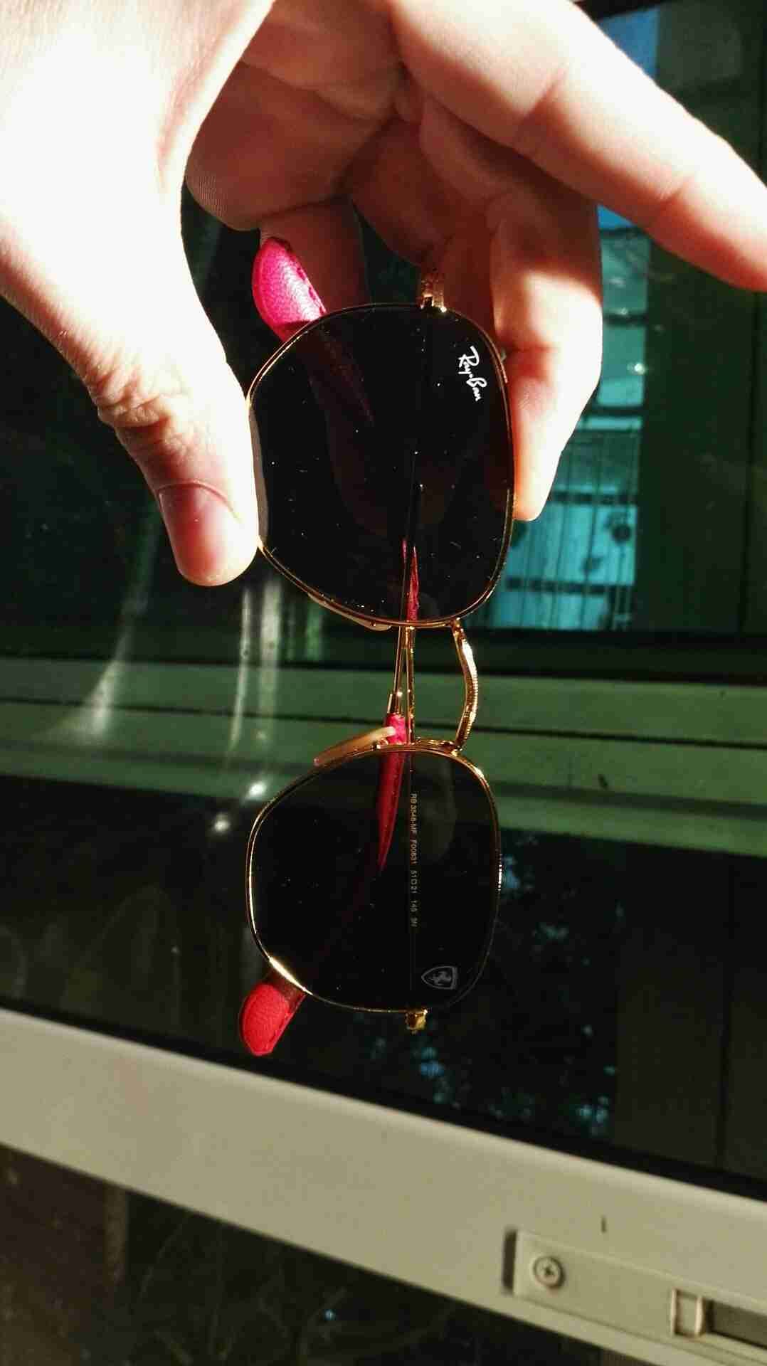 نظاره rayban ريبان موديل مميز
لا تنسَ أنك شاهدت هذا الإعلان في عنكبوت
النضاره جديده لون مميز...