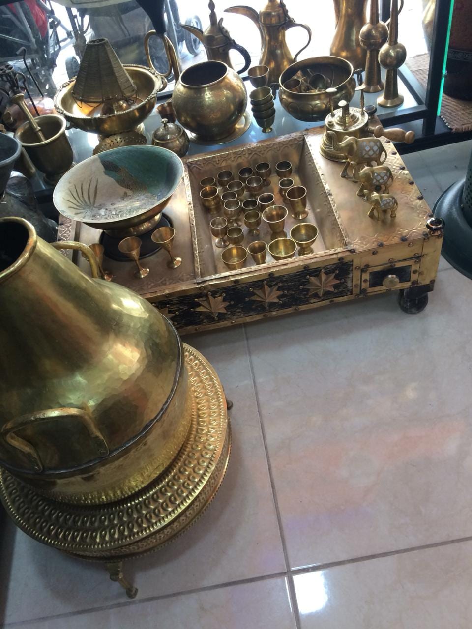 نحاسيات .. تحف .. انتيك .. اثاث .. الماني المصدر
لا تنسَ أنك شاهدت هذا الإعلان في عنكبوت
لاصح...