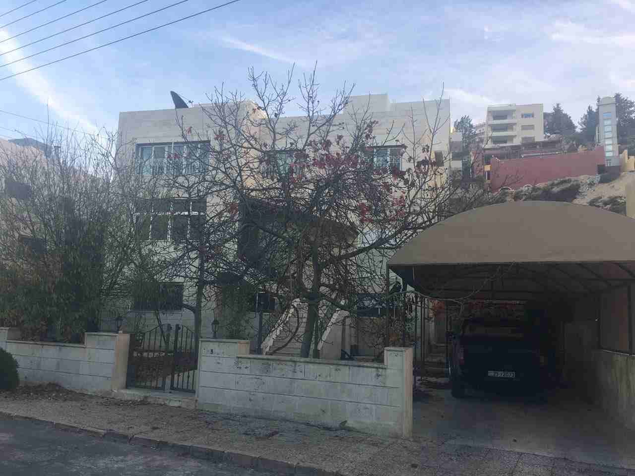 منزل للبيع الحمر 3طوابق سكن خاص
لا تنسَ أنك شاهدت هذا الإعلان في عنكبوت
منزل مكون من 3 طوابق واجه...