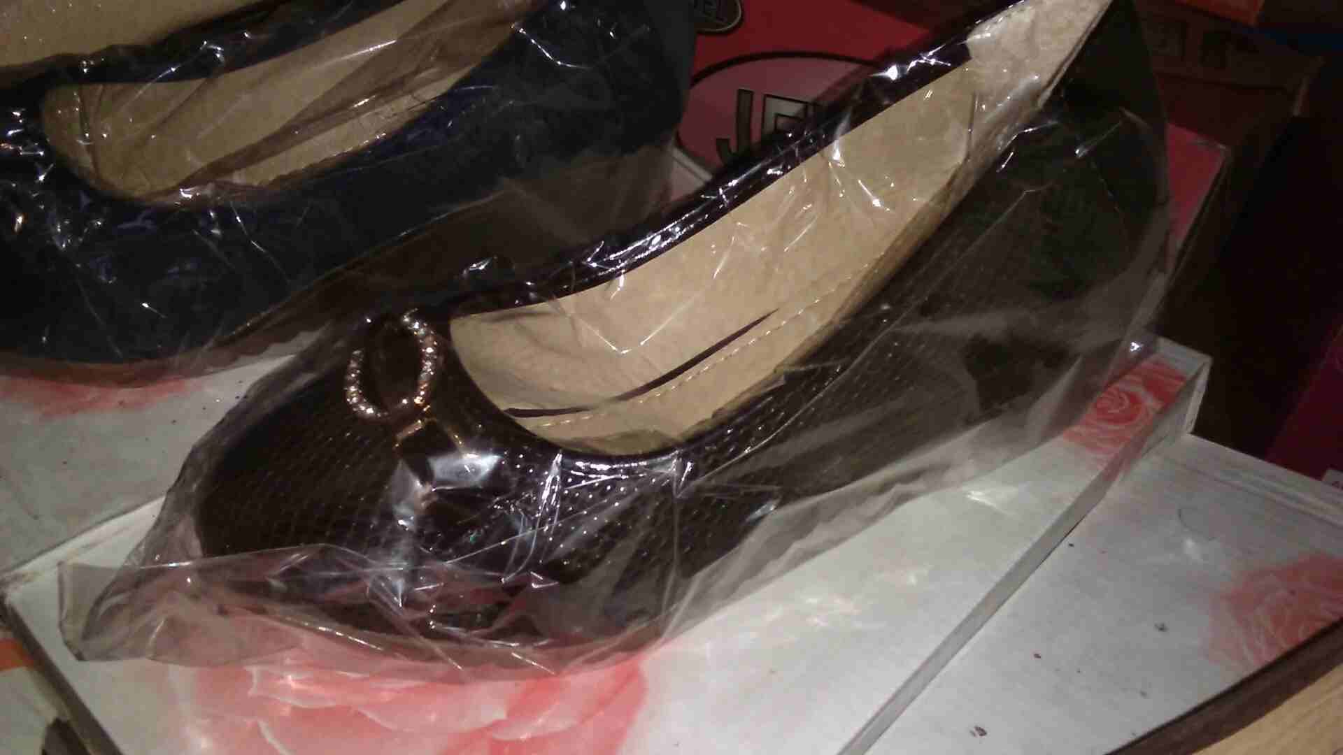 شروة احذيه
لا تنسَ أنك شاهدت هذا الإعلان في عنكبوت
شروة احذيه ستاتي بناتي رجالي ولادي واحذيه للاط...