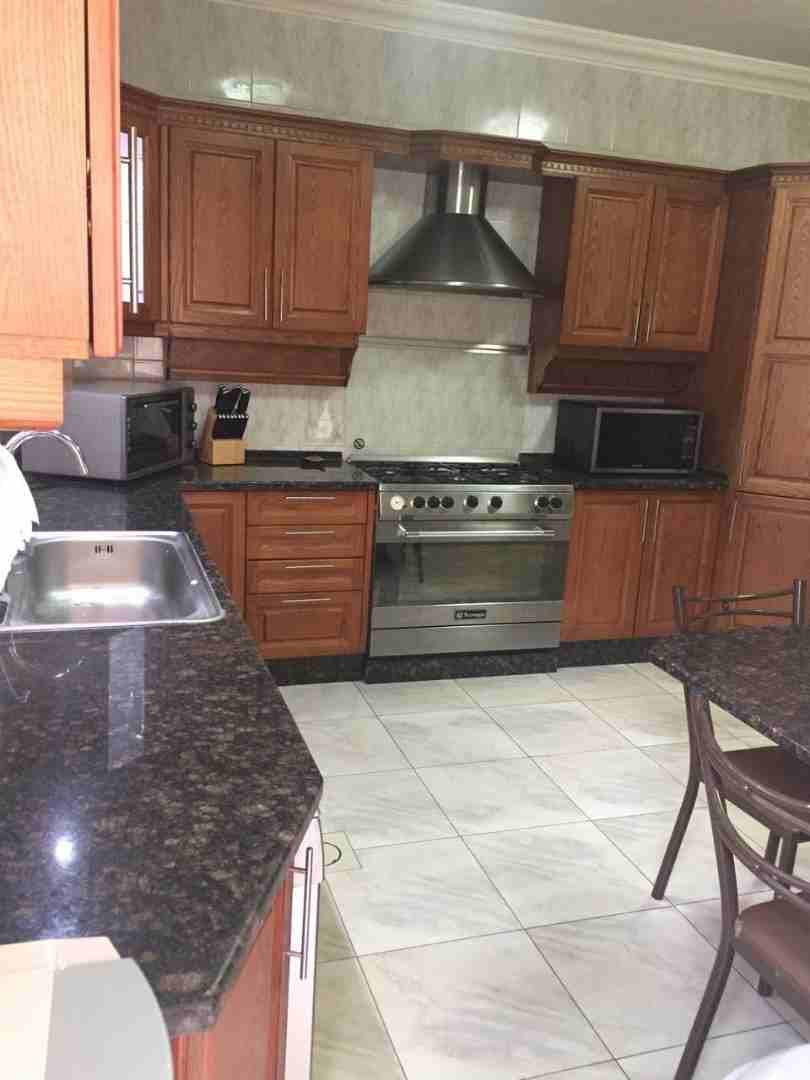 شقة للبيع في عبدون قرب الدوار الخامس ‏بسعر مغري جدا ‏المساحة 220 متر ‏طابق ثاني ....
لا تنسَ أنك شاهدت هذا الإعلان في عنكبوت...