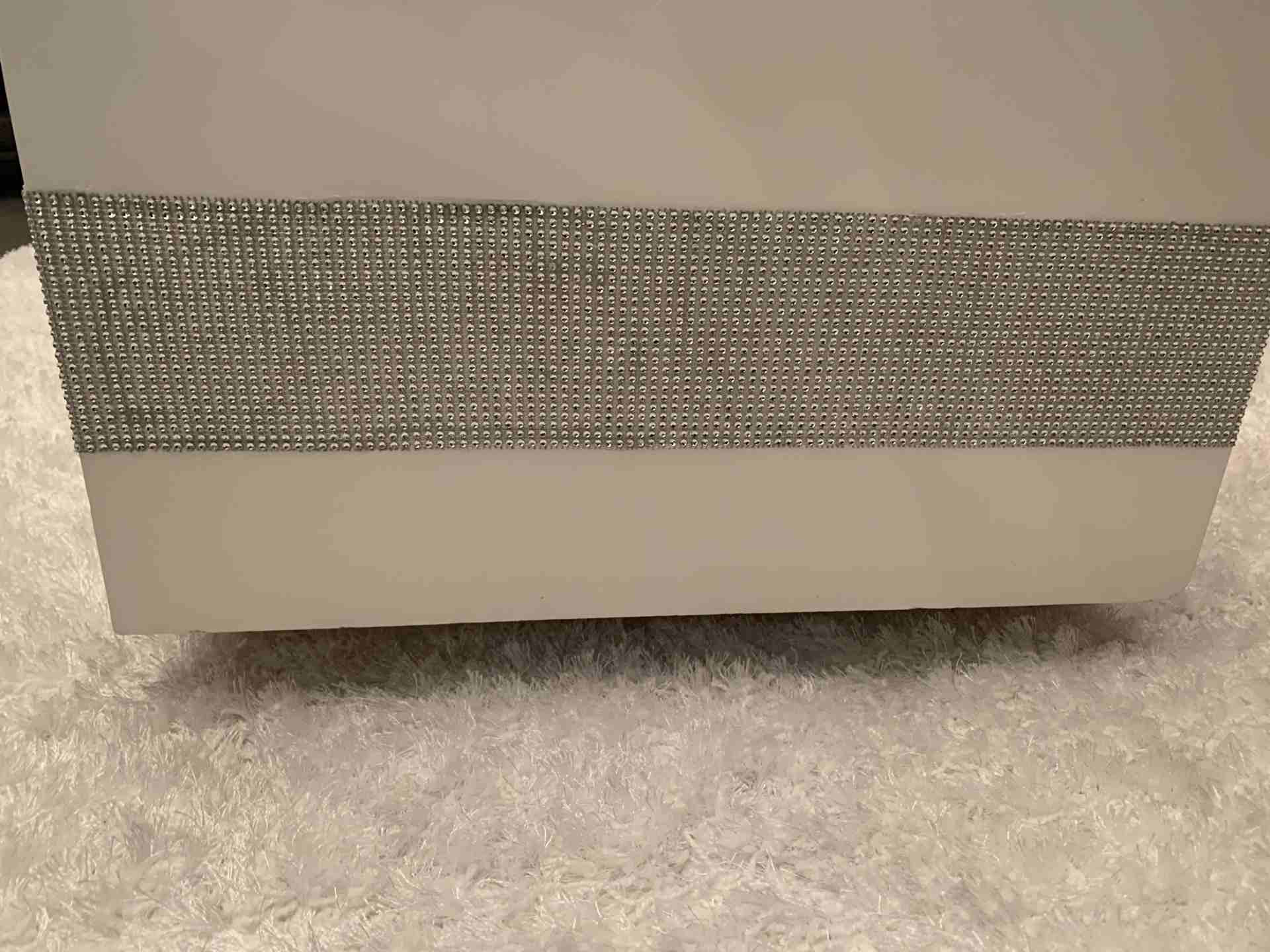 طاولة صالون
لا تنسَ أنك شاهدت هذا الإعلان في عنكبوت
طاولة لون ابيض جديدة حجم 60x110 cm
مع ستراز...
