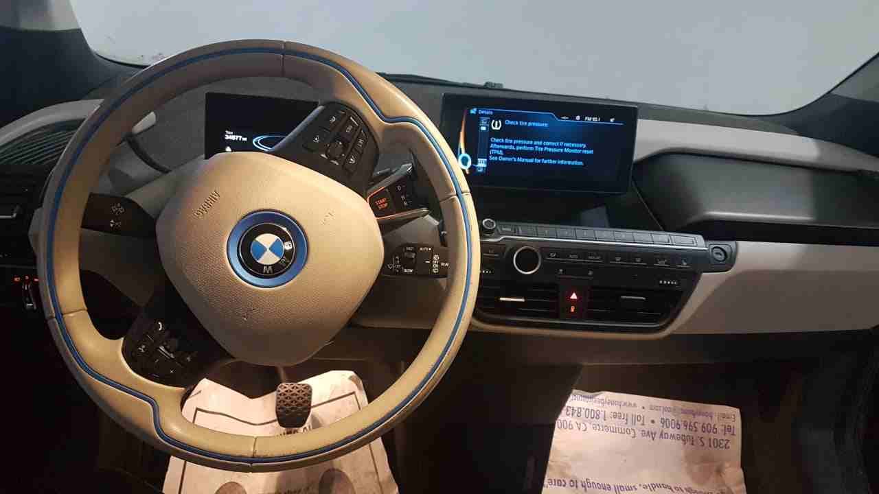 BMW i3 REX 2015
لا تنسَ أنك شاهدت هذا الإعلان في عنكبوت
من وكالة BMW
تقطع مسافه 170 كيلو بشحنه...